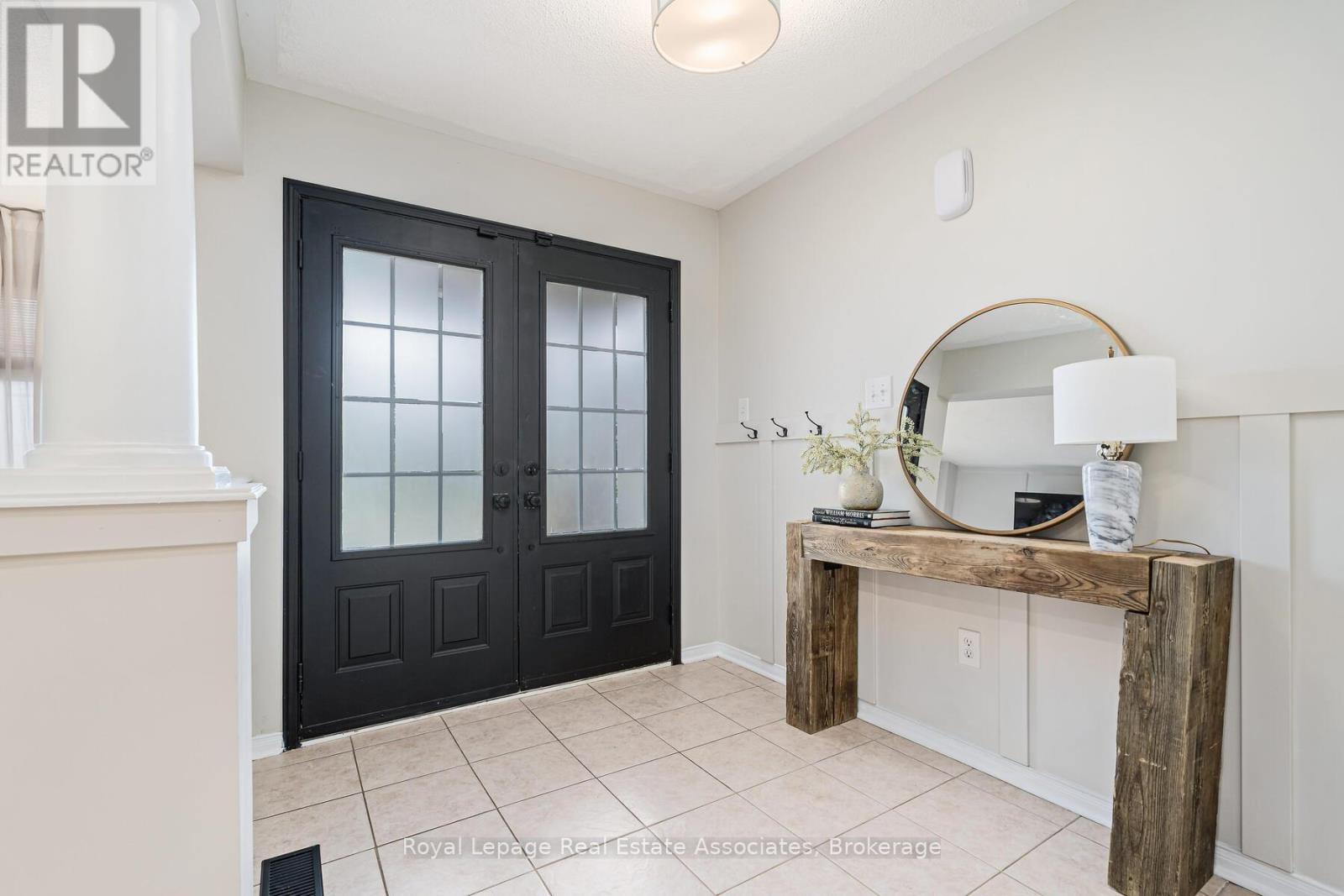 17 Snowberry Crescent, Halton Hills, Ontario  L7G 6M4 - Photo 5 - W12428356