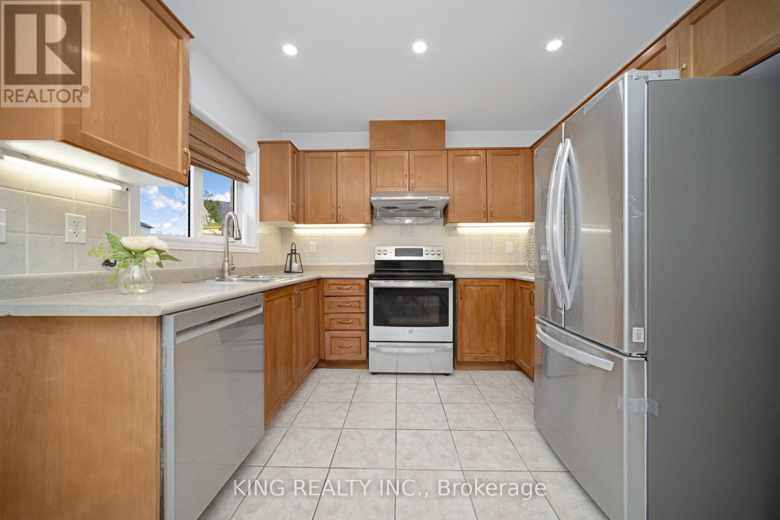 34 Dewridge Court, Brampton, Ontario  L5R 3C2 - Photo 19 - W12428371