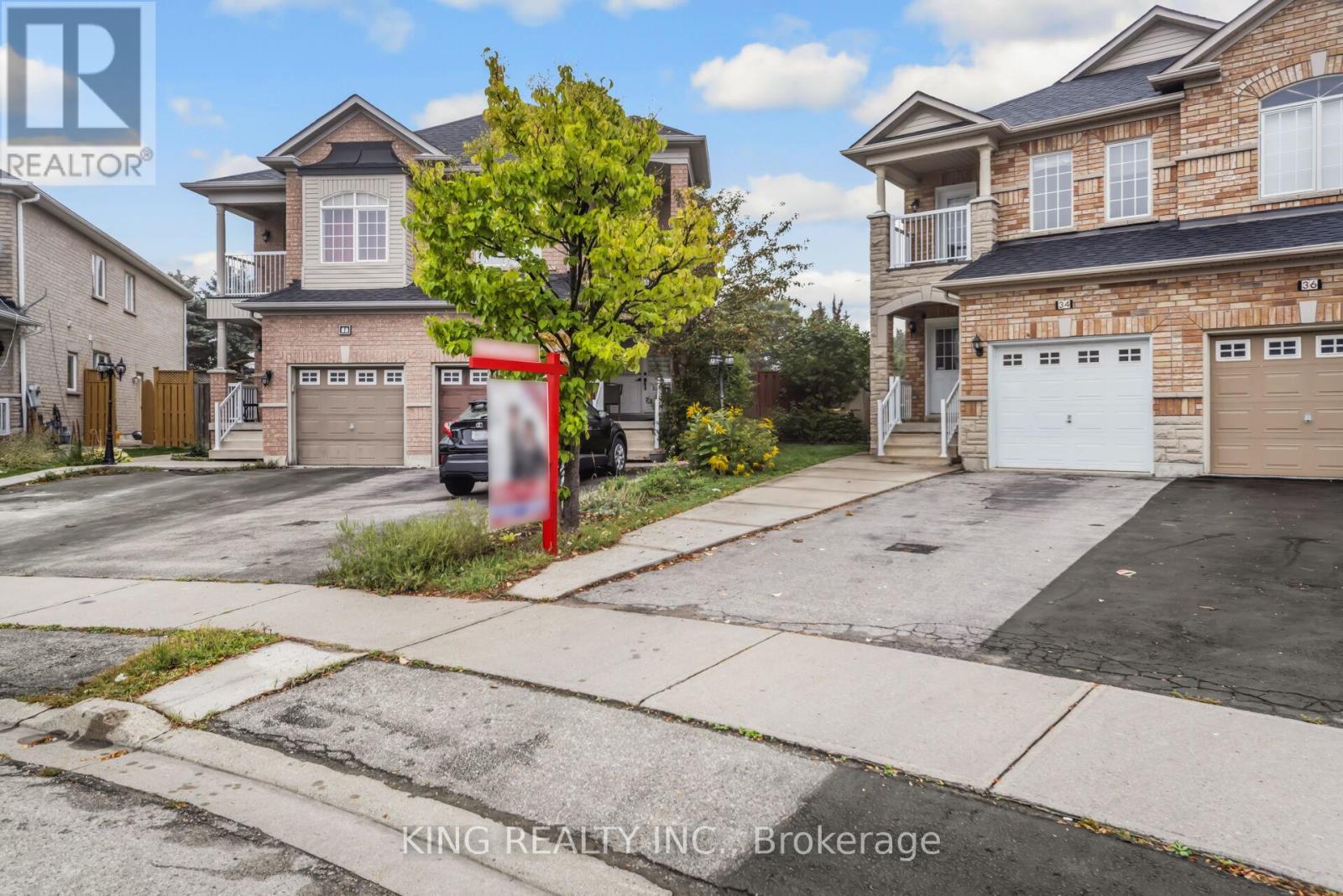 34 Dewridge Court, Brampton, Ontario  L5R 3C2 - Photo 3 - W12428371