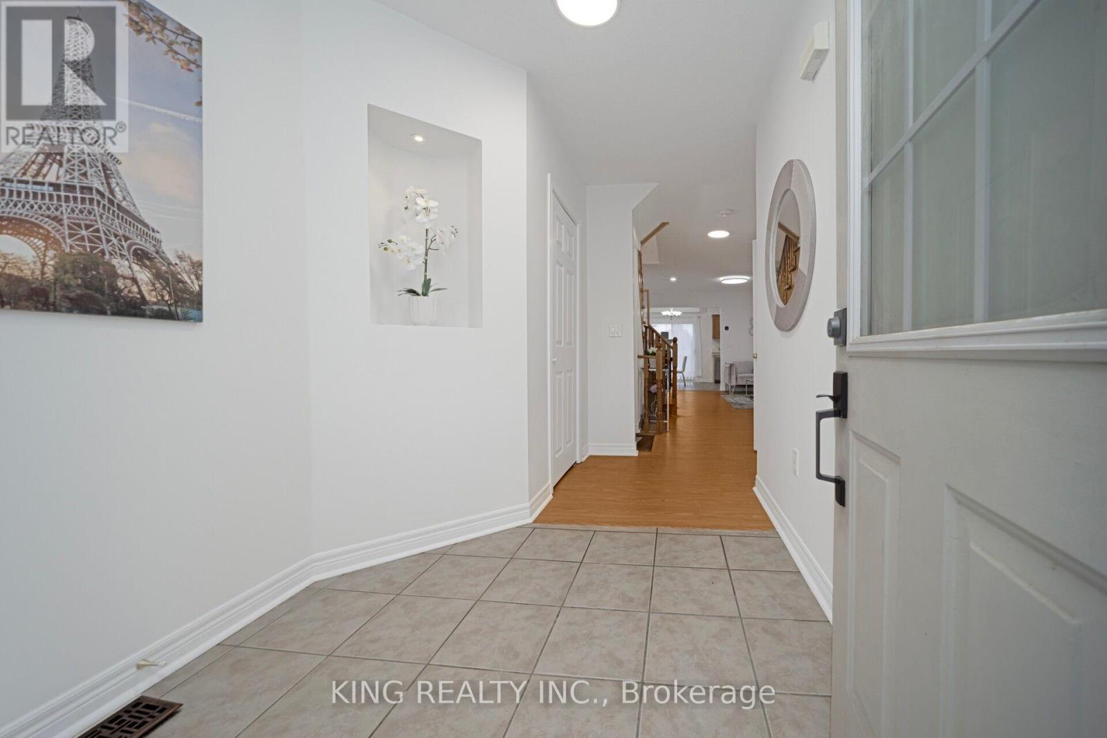 34 Dewridge Court, Brampton, Ontario  L5R 3C2 - Photo 7 - W12428371