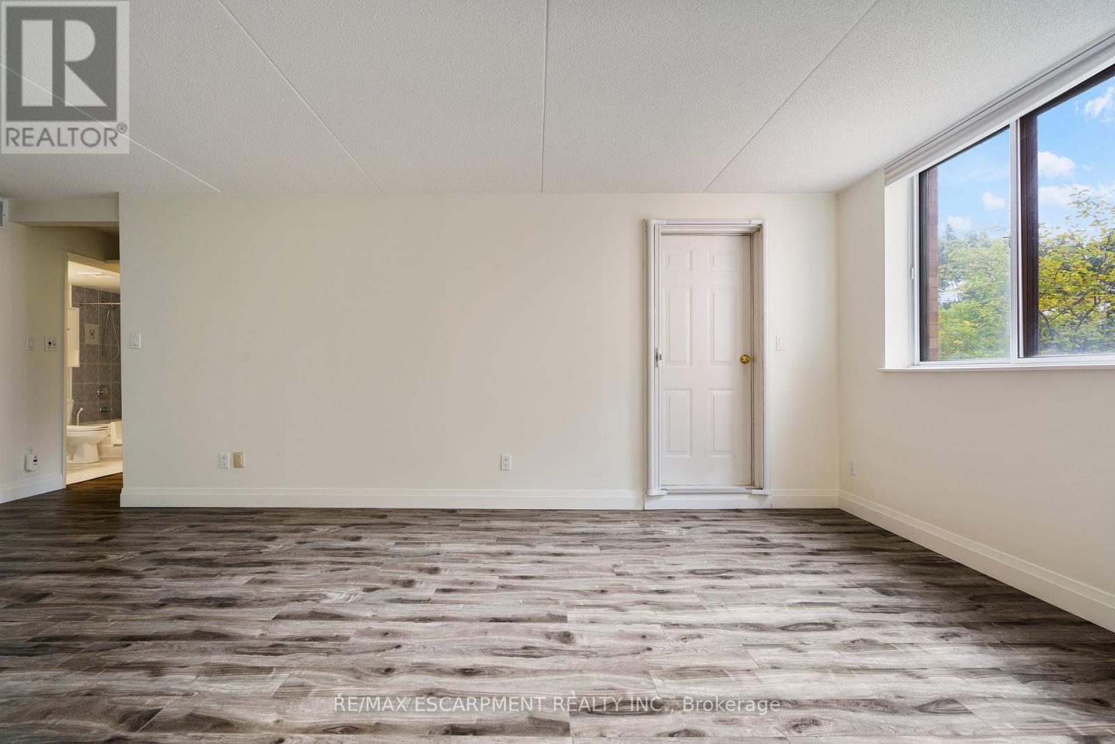 211 - 3499 Upper Middle Road, Burlington, Ontario  L7R 3X5 - Photo 14 - W12428390