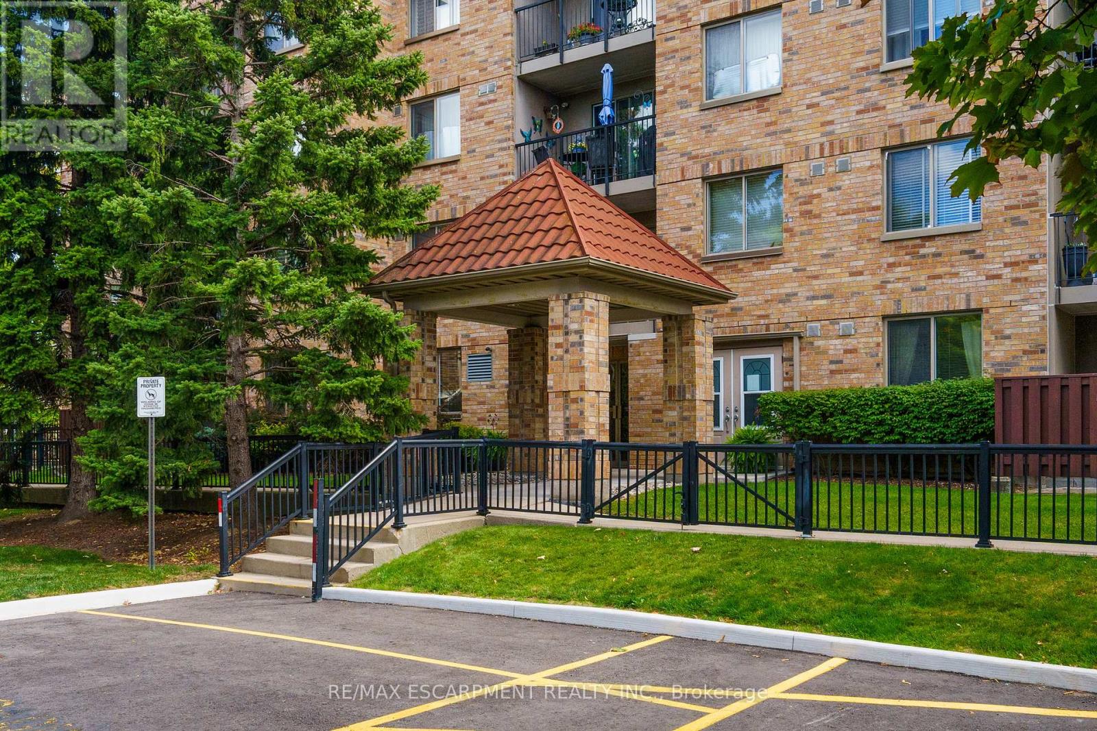 211 - 3499 Upper Middle Road, Burlington, Ontario  L7R 3X5 - Photo 3 - W12428390