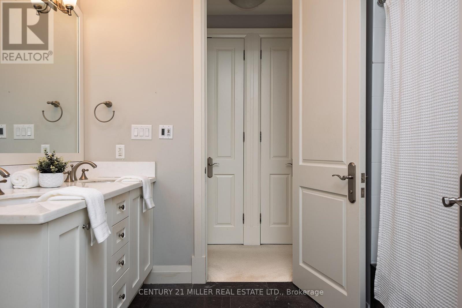209 Donessle Drive, Oakville, Ontario  L6J 3Y7 - Photo 29 - W12428393