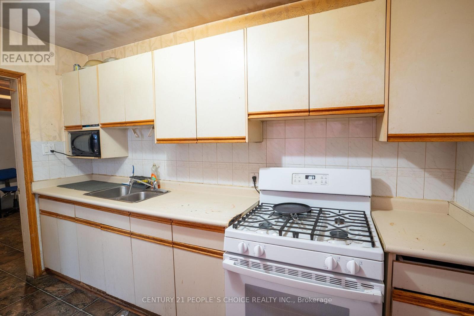 19 Sunset Boulevard, Brampton, Ontario  L1X 1W7 - Photo 10 - W12428398