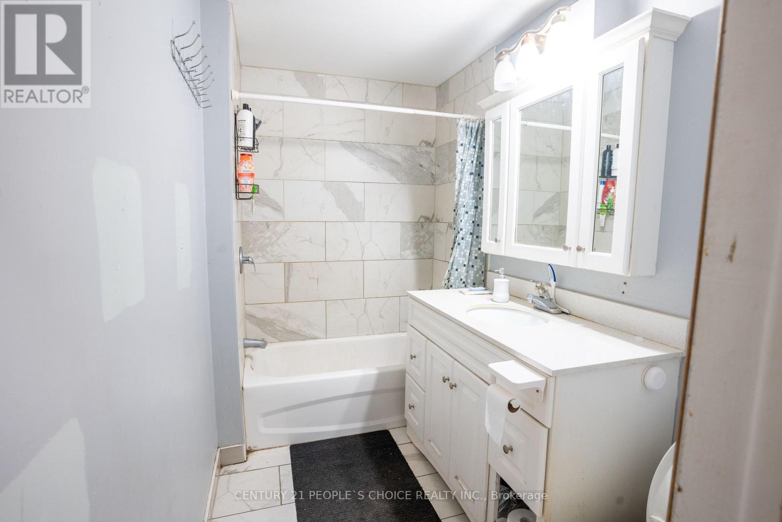 19 Sunset Boulevard, Brampton, Ontario  L1X 1W7 - Photo 17 - W12428398