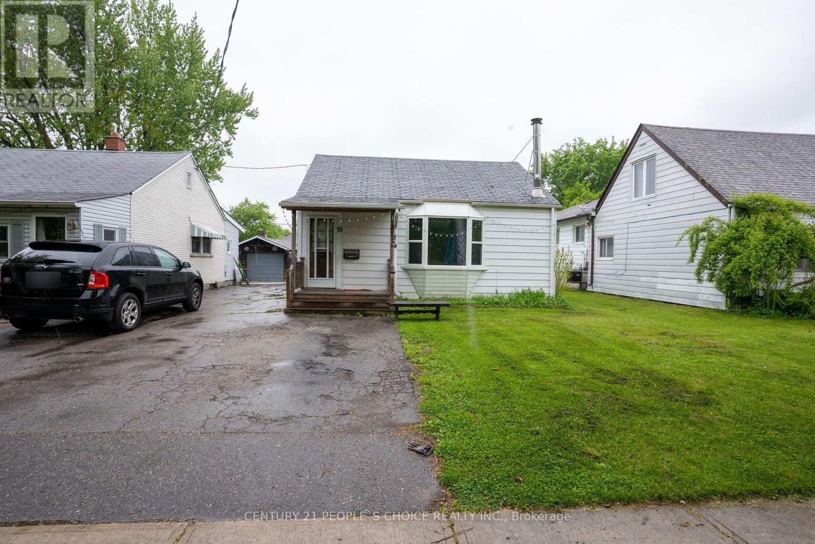 19 Sunset Boulevard, Brampton, Ontario  L1X 1W7 - Photo 3 - W12428398
