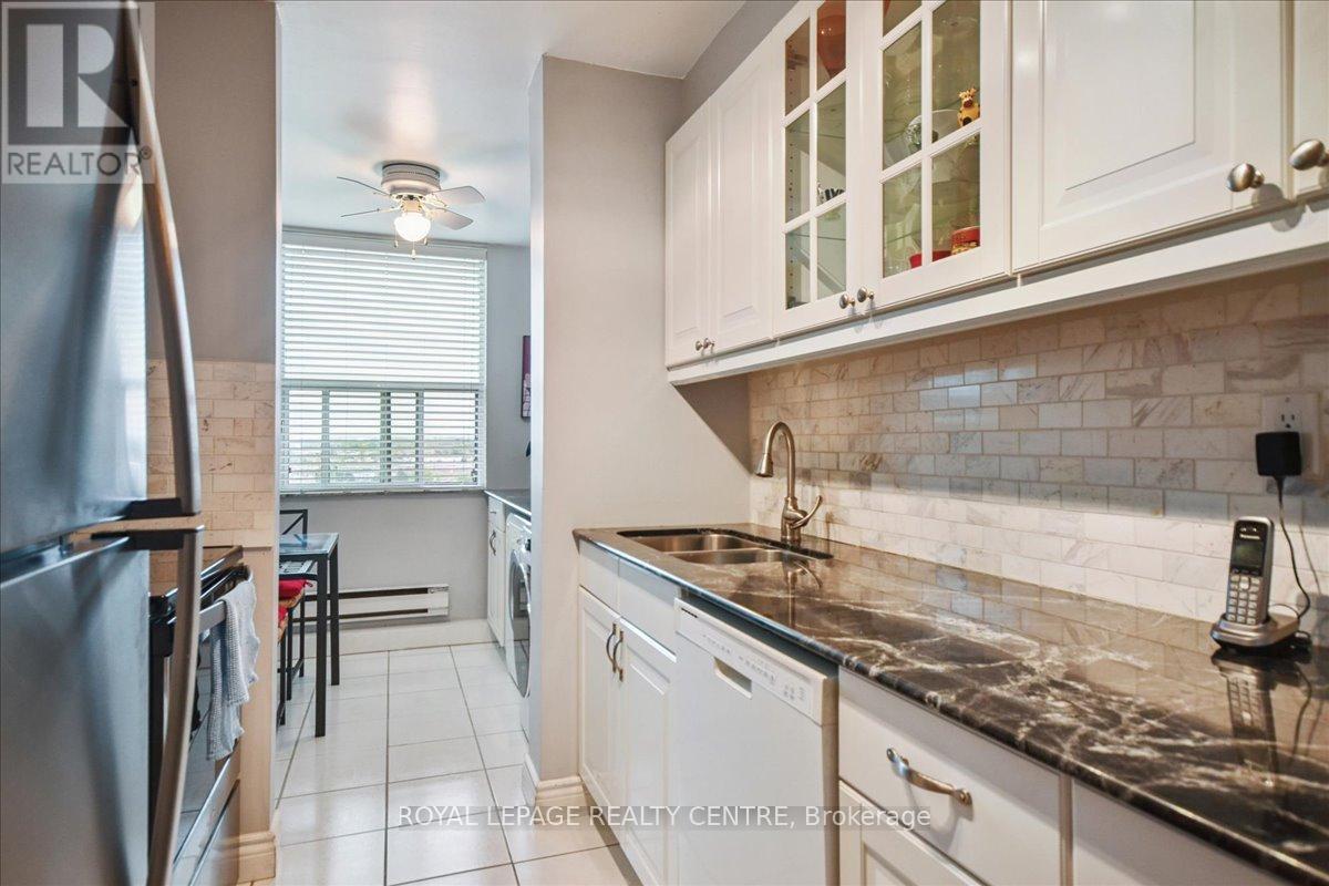 907 - 966 Inverhouse Drive, Mississauga, Ontario  L5V 4B6 - Photo 11 - W12428399