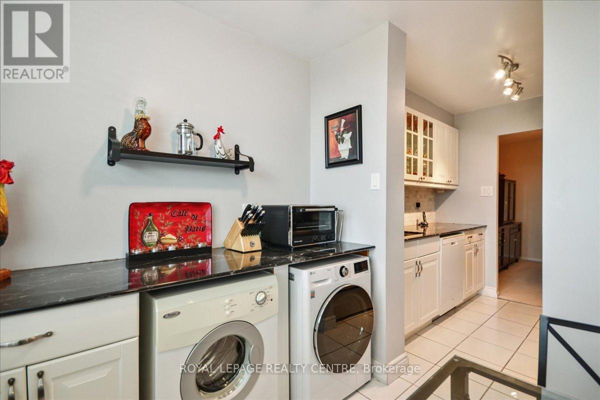 907 - 966 Inverhouse Drive, Mississauga, Ontario  L5V 4B6 - Photo 14 - W12428399