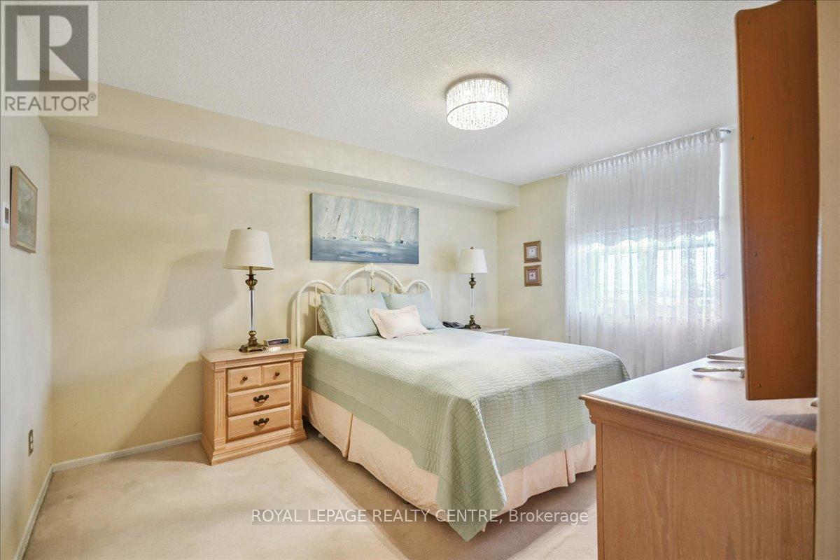 907 - 966 Inverhouse Drive, Mississauga, Ontario  L5V 4B6 - Photo 16 - W12428399