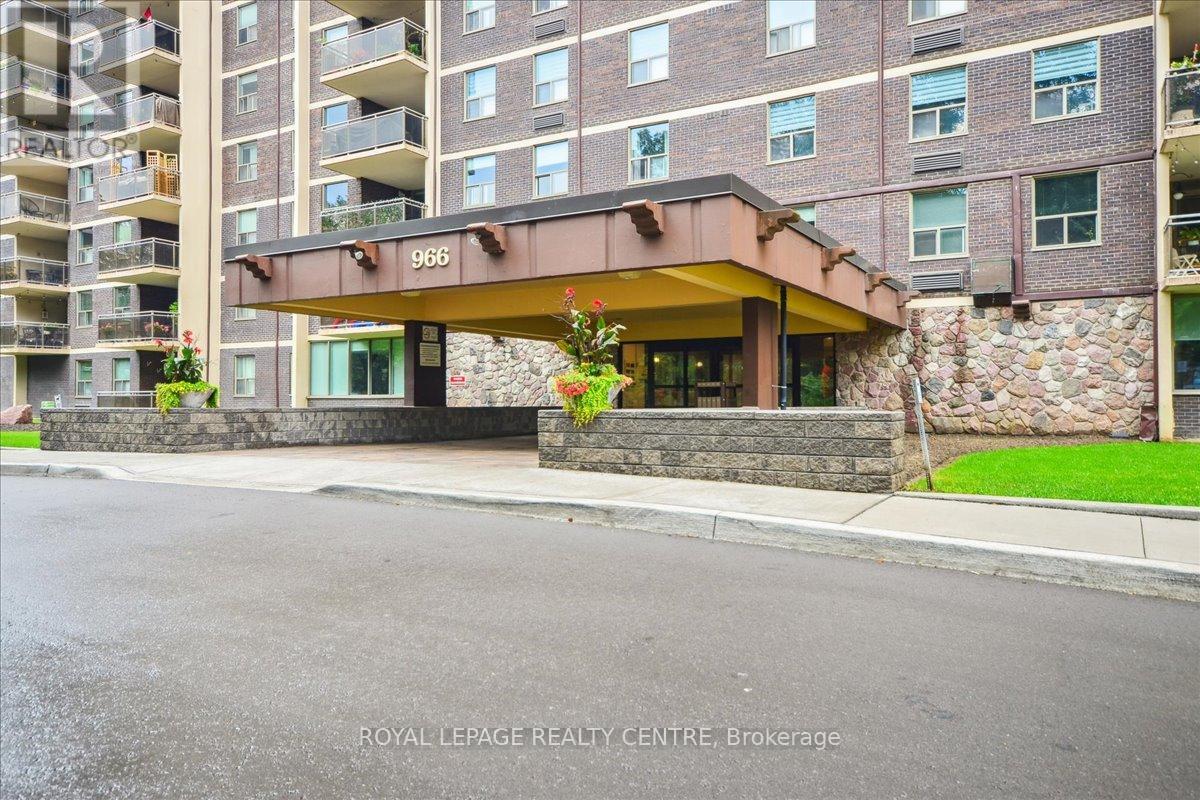 907 - 966 Inverhouse Drive, Mississauga, Ontario  L5V 4B6 - Photo 2 - W12428399