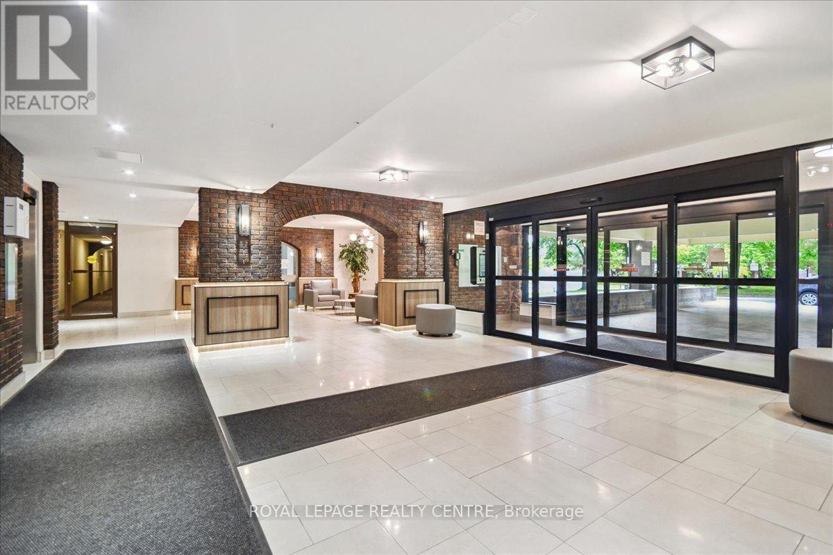 907 - 966 Inverhouse Drive, Mississauga, Ontario  L5V 4B6 - Photo 3 - W12428399