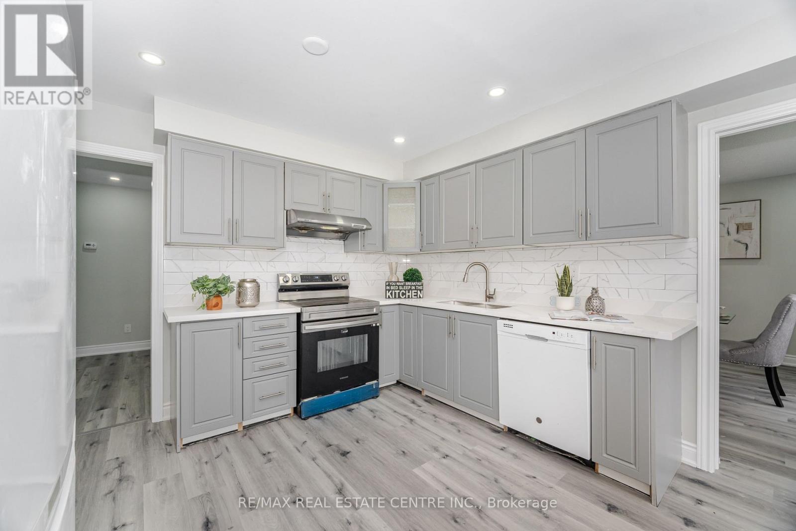 76 Moffatt Avenue, Brampton, Ontario  L6Y 2P3 - Photo 17 - W12428403