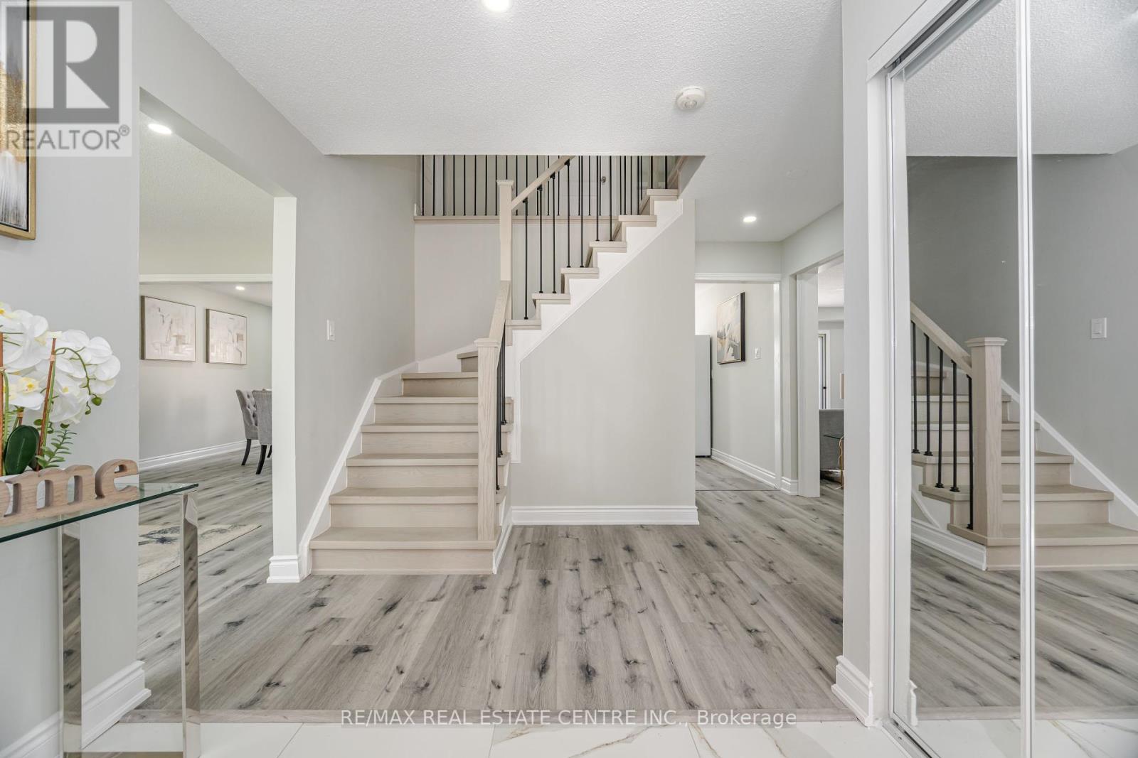 76 Moffatt Avenue, Brampton, Ontario  L6Y 2P3 - Photo 6 - W12428403