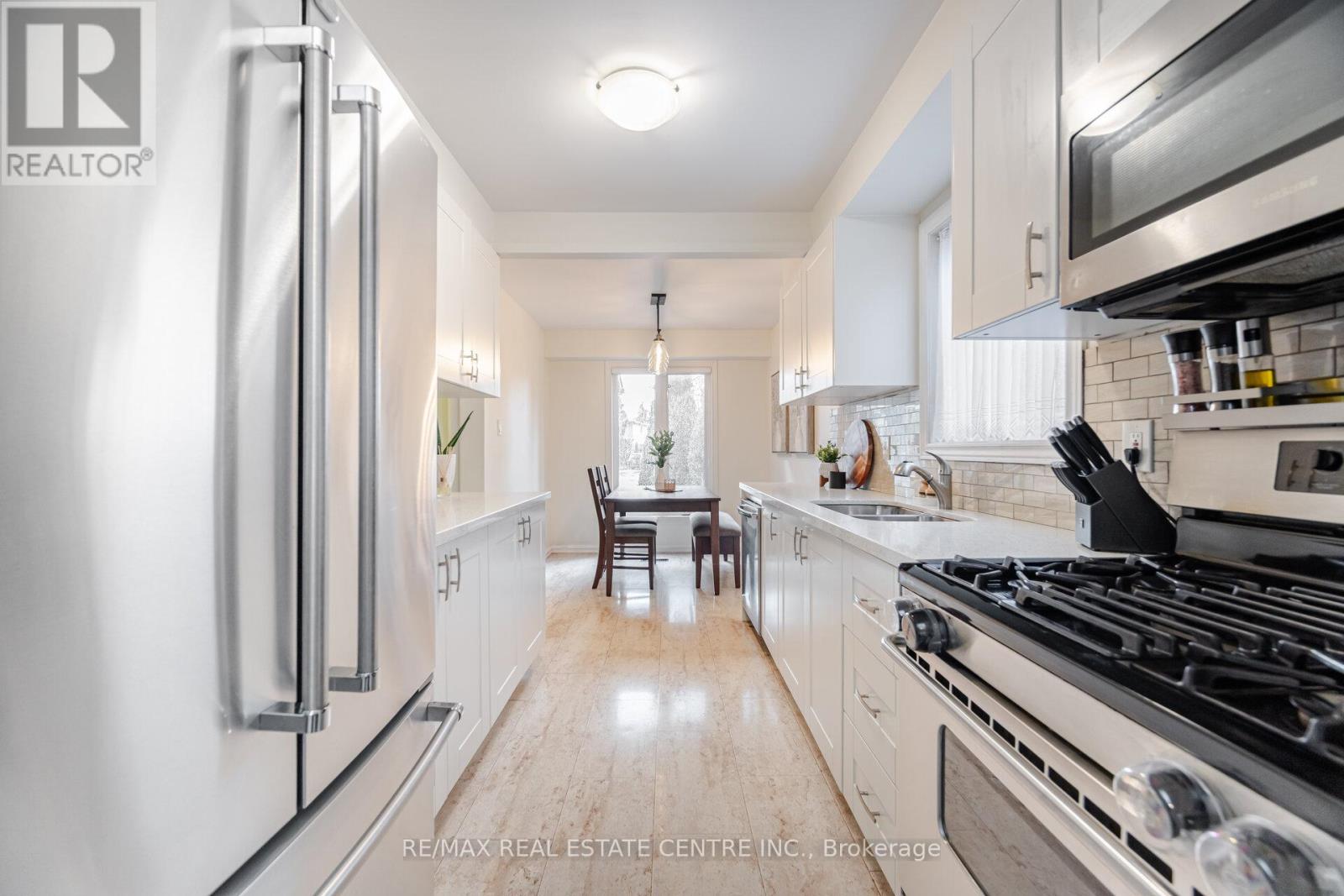 3017 Glace Bay Road, Mississauga, Ontario  L5N 2J9 - Photo 11 - W12428410