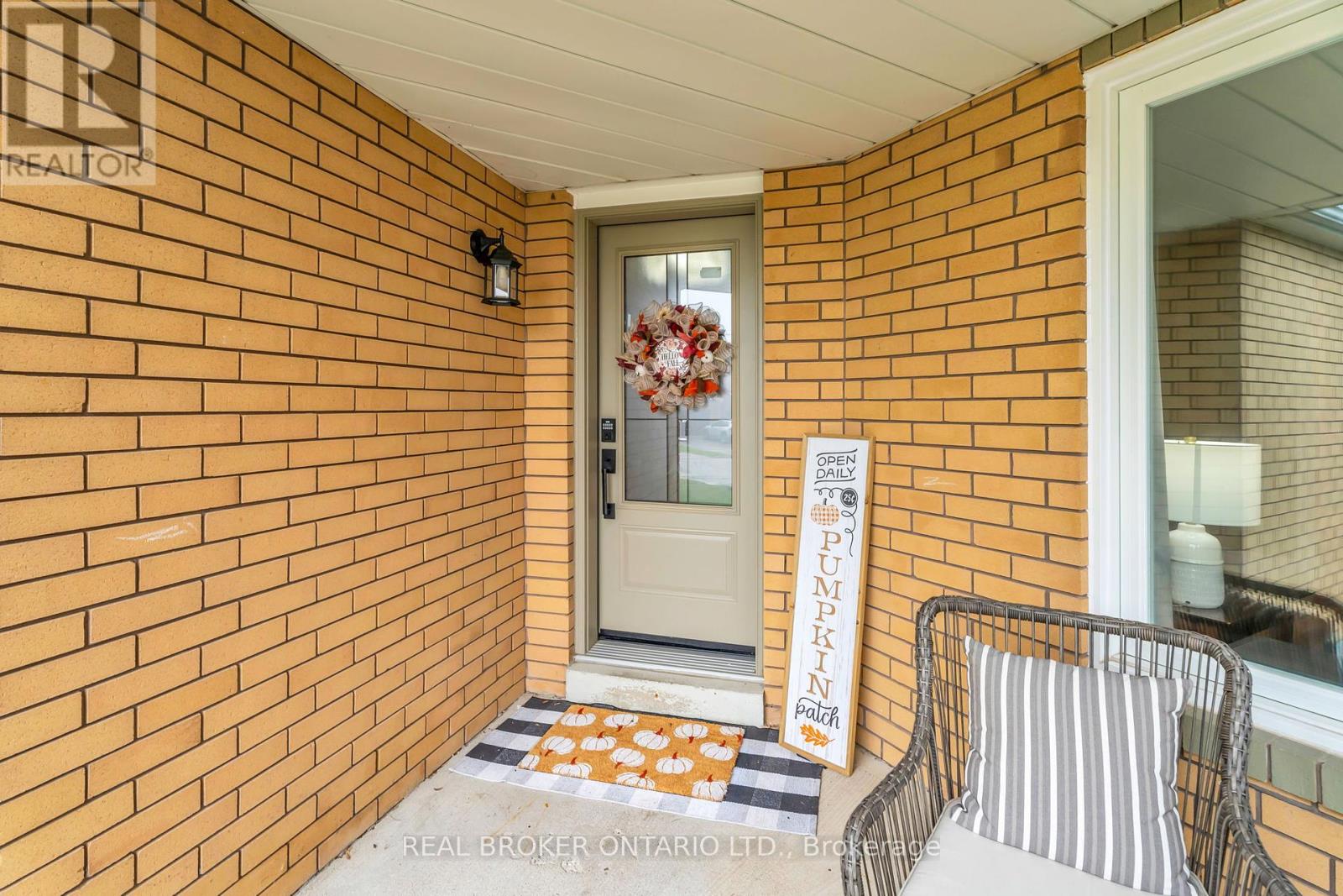 309 Howard Crescent, Orangeville, Ontario  L9W 4Y3 - Photo 4 - W12428413