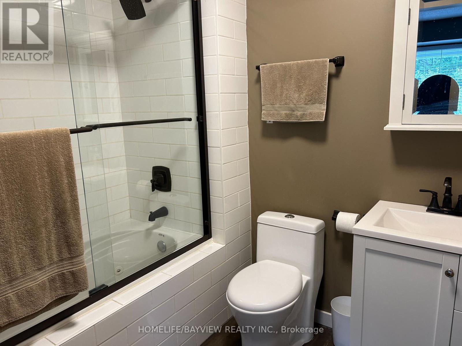 999 Anna Maria Avenue, Innisfil, Ontario  L9S 1V5 - Photo 17 - N12356323