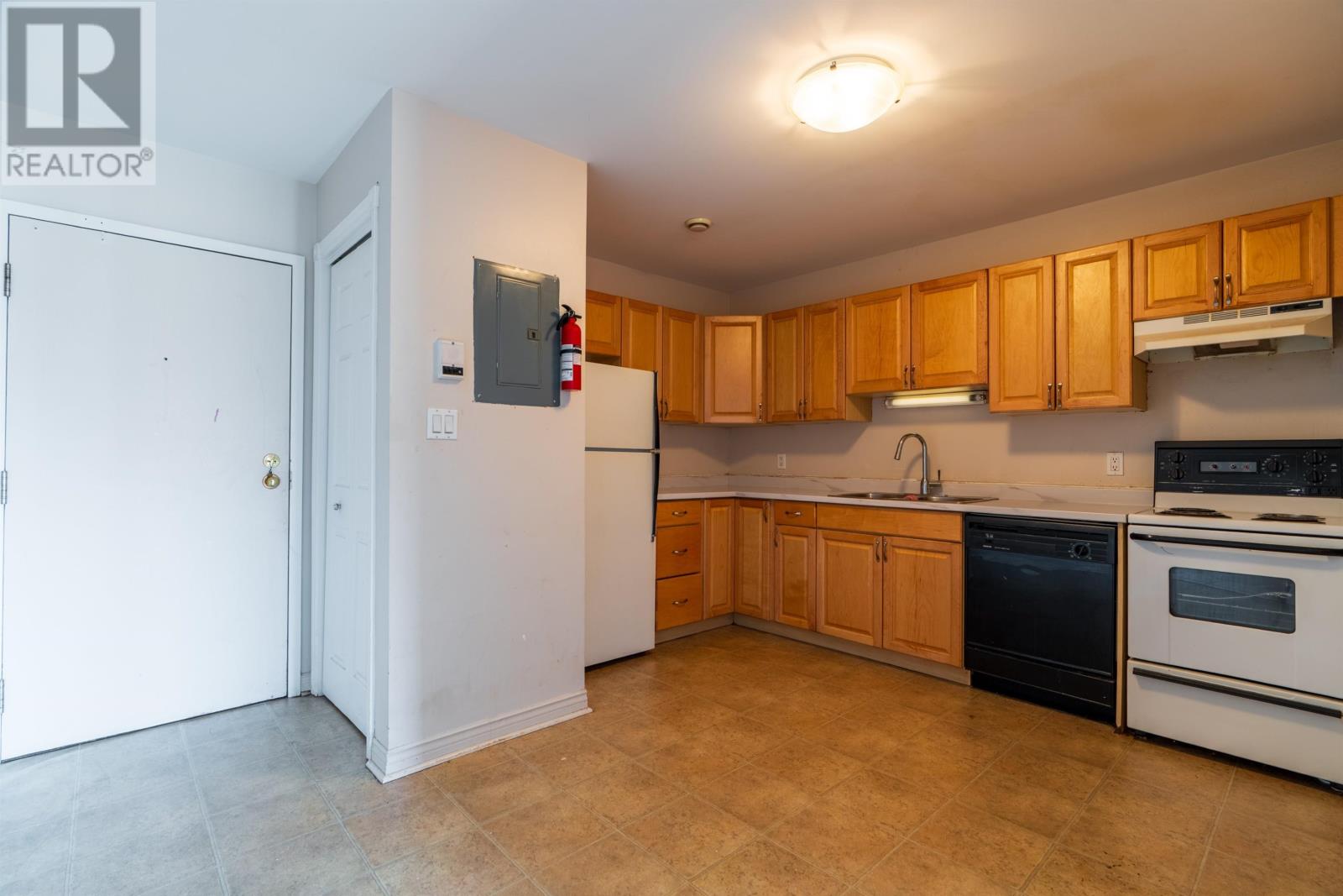 #202 11 Browns Court, Charlottetown, Prince Edward Island  C1A 9H3 - Photo 2 - 202524437