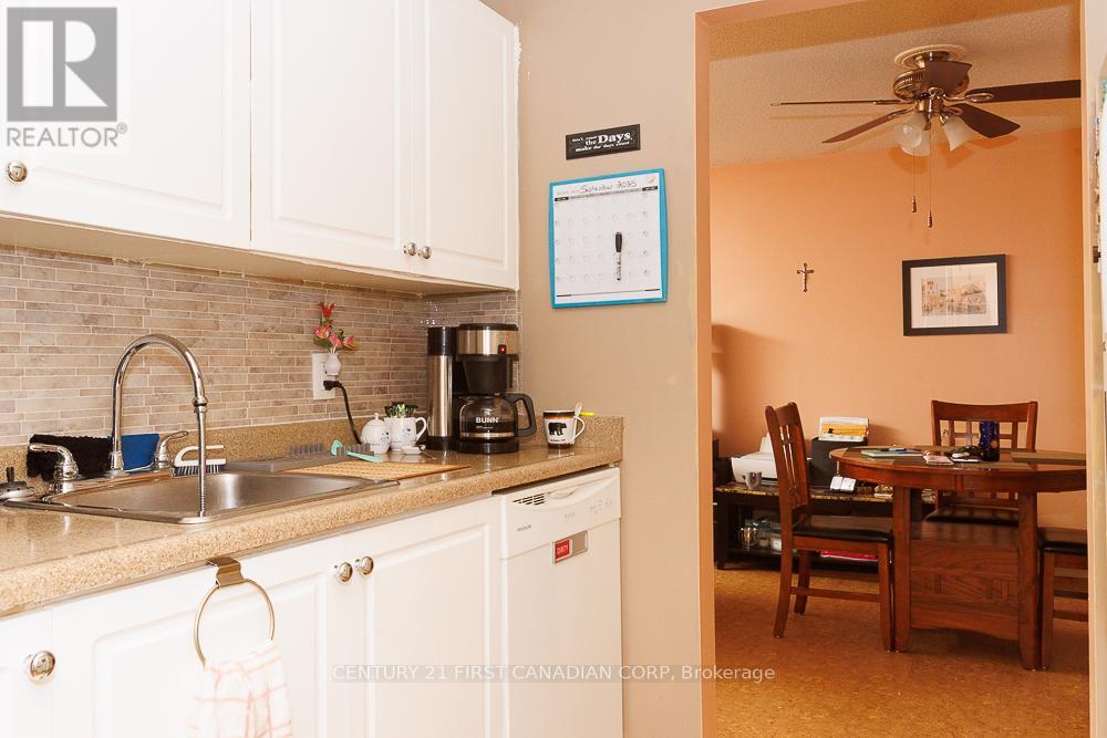 204 - 725 Deveron Crescent, London South, Ontario  N5Z 4X3 - Photo 4 - X12428572