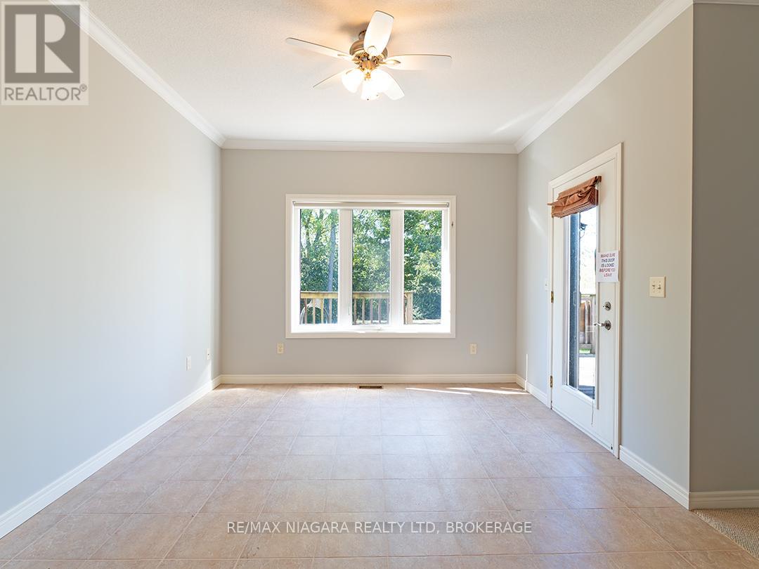 38 Maple Street, Port Colborne, Ontario  L3K 6G7 - Photo 9 - X12311991