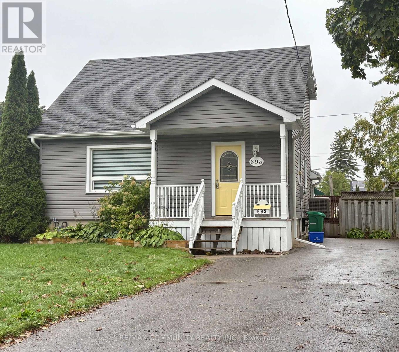 MAIN - 693 HAWLEY STREET, Peterborough, Ontario