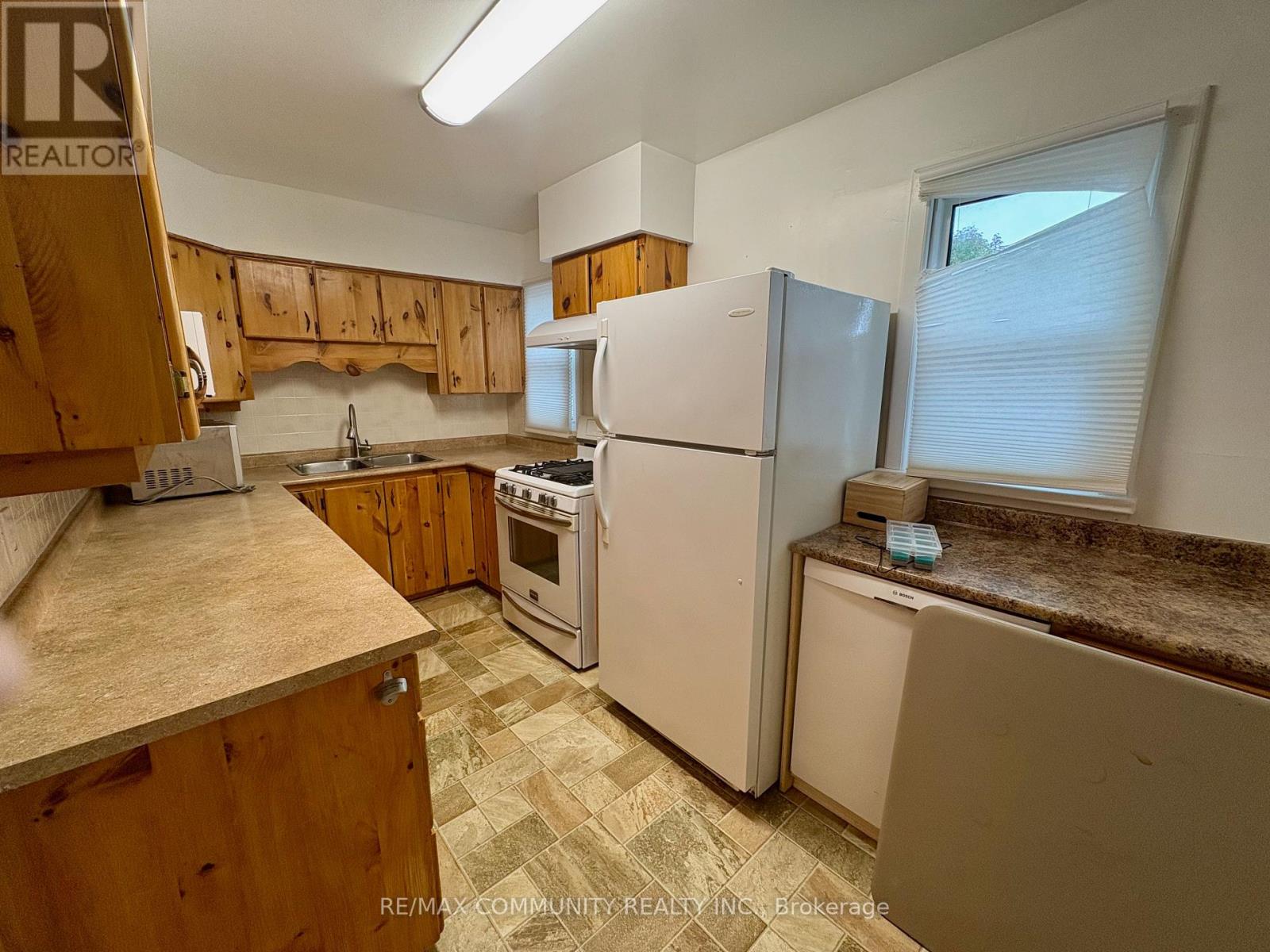 Main - 693 Hawley Street, Peterborough, Ontario  K9J 4C7 - Photo 2 - X12428344