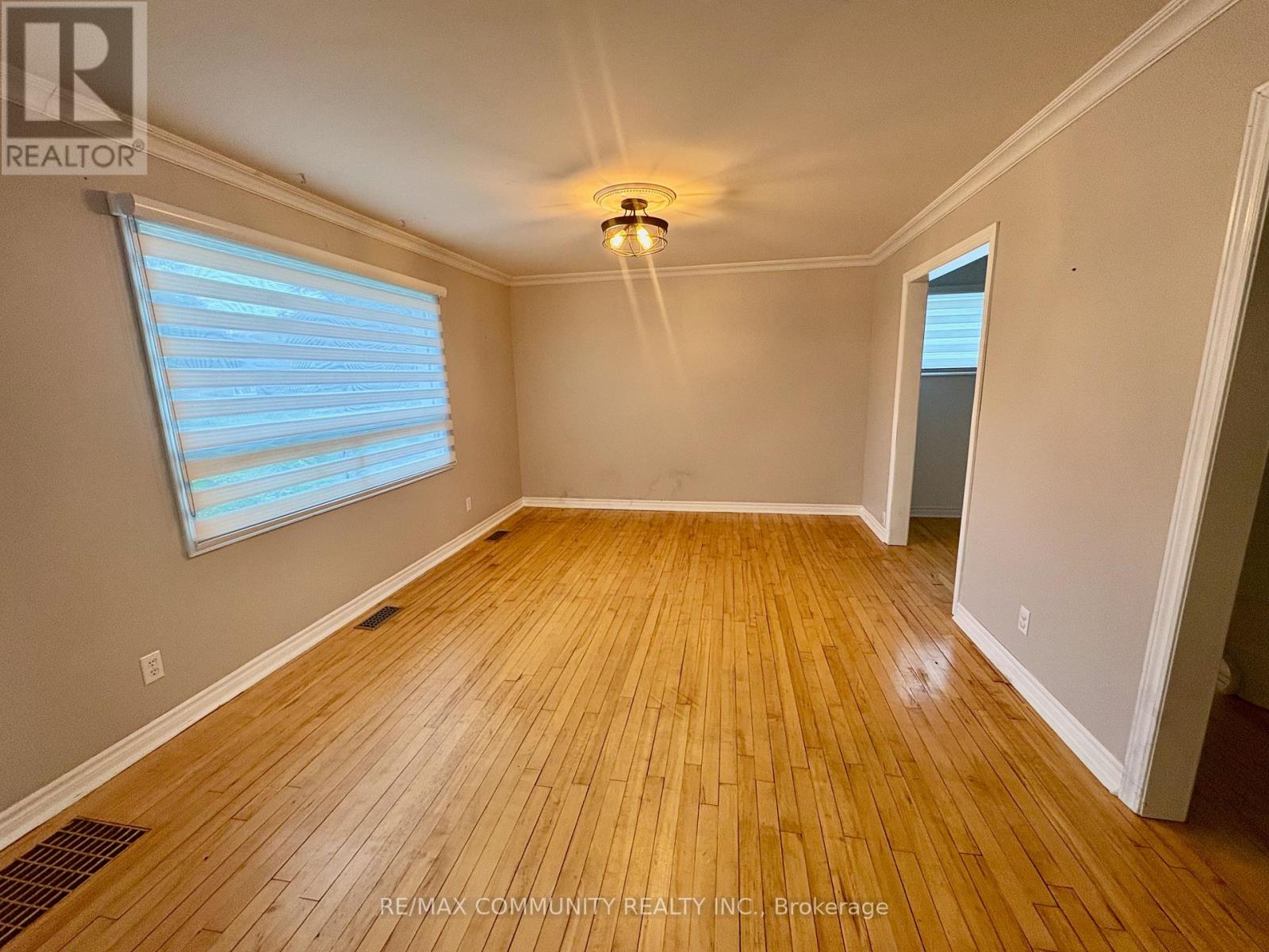 Main - 693 Hawley Street, Peterborough, Ontario  K9J 4C7 - Photo 3 - X12428344