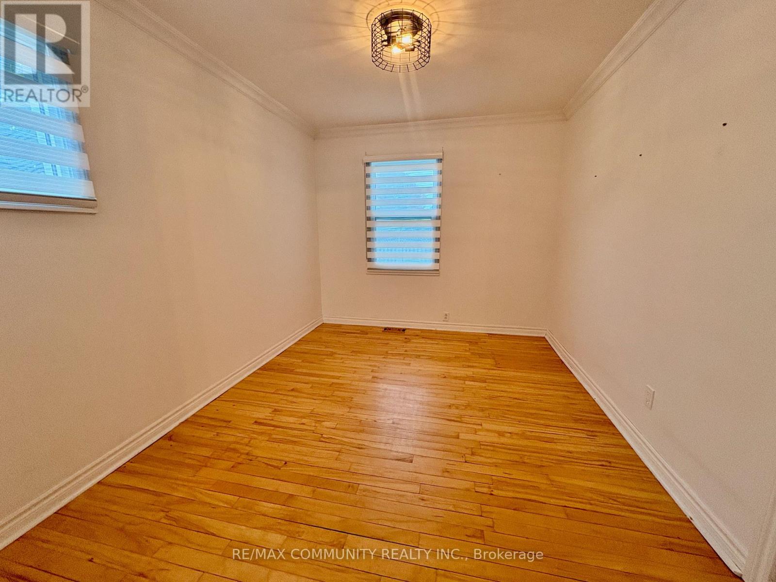 Main - 693 Hawley Street, Peterborough, Ontario  K9J 4C7 - Photo 4 - X12428344