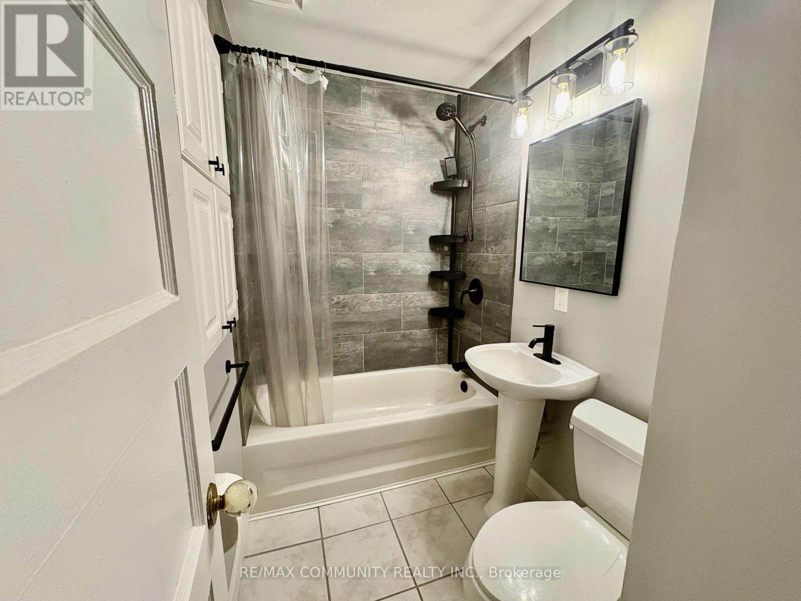 Main - 693 Hawley Street, Peterborough, Ontario  K9J 4C7 - Photo 6 - X12428344