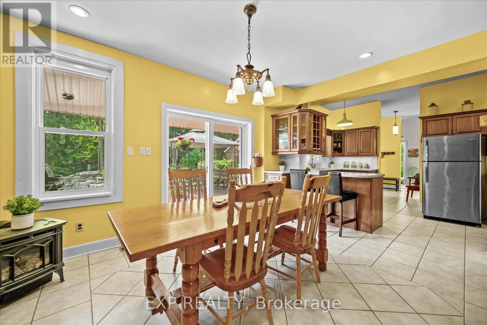 34 Field Road, Hamilton, Ontario  L0R 1R0 - Photo 4 - X12428387