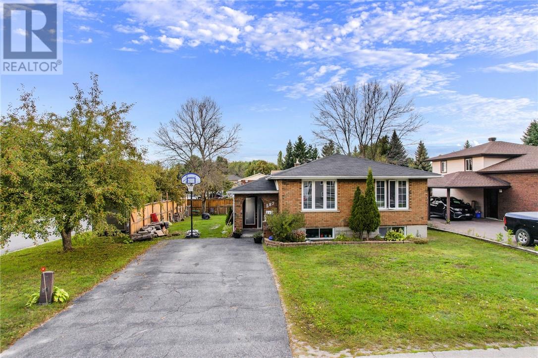 587 Beatrice Crescent, Sudbury, Ontario  P3A 5B4 - Photo 2 - 2124938