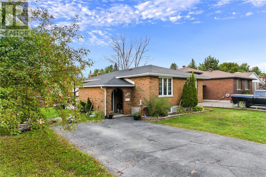 587 Beatrice Crescent, Sudbury, Ontario  P3A 5B4 - Photo 3 - 2124938