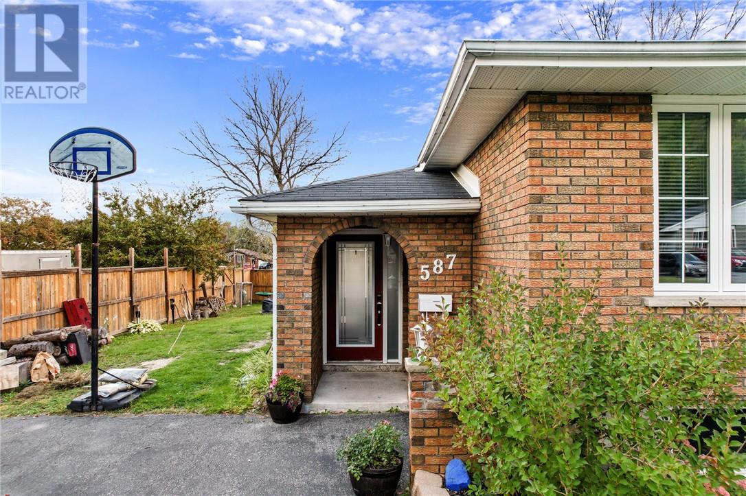 587 Beatrice Crescent, Sudbury, Ontario  P3A 5B4 - Photo 4 - 2124938
