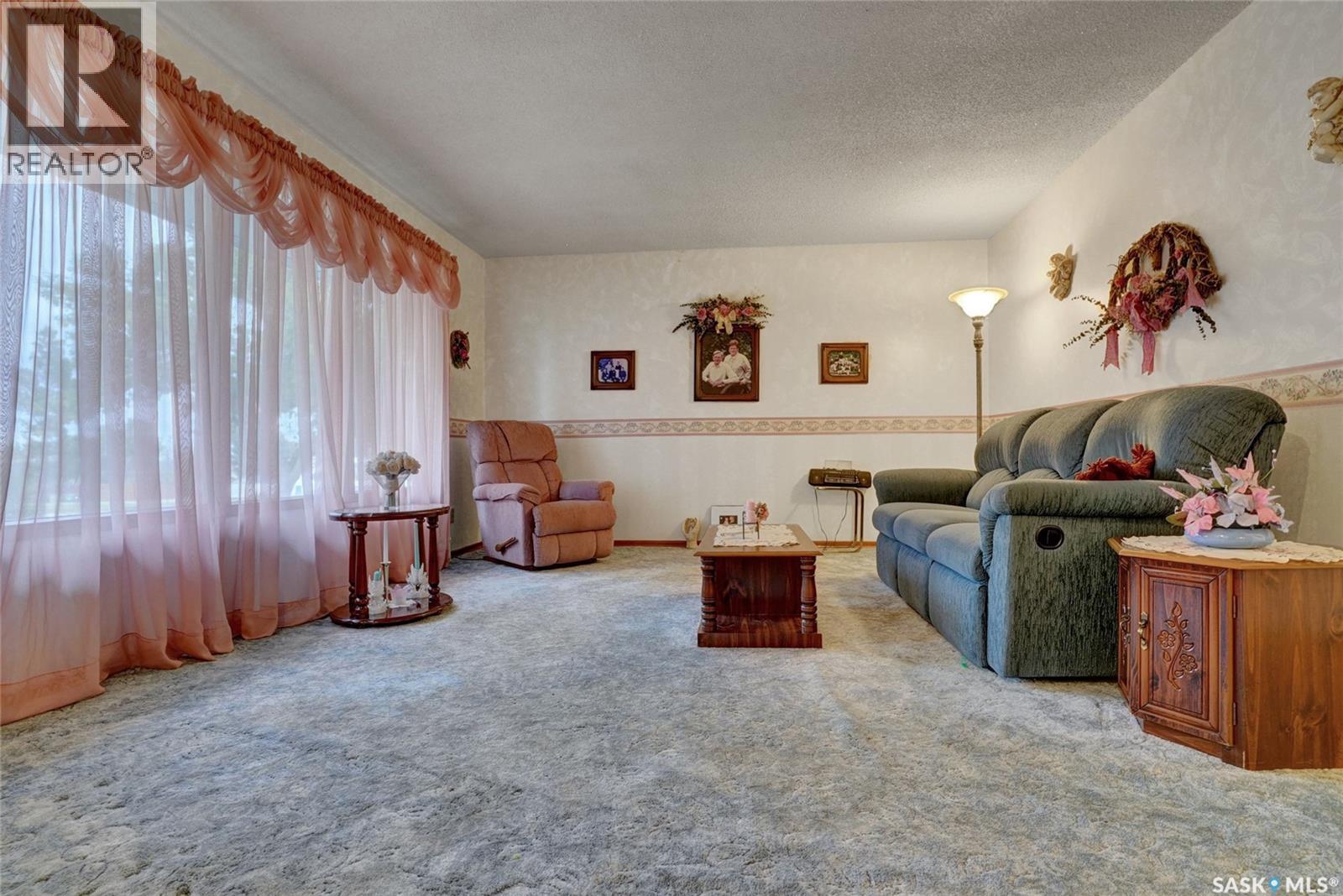524 6th Avenue E, Assiniboia, Saskatchewan  S0H 0B0 - Photo 13 - SK019396