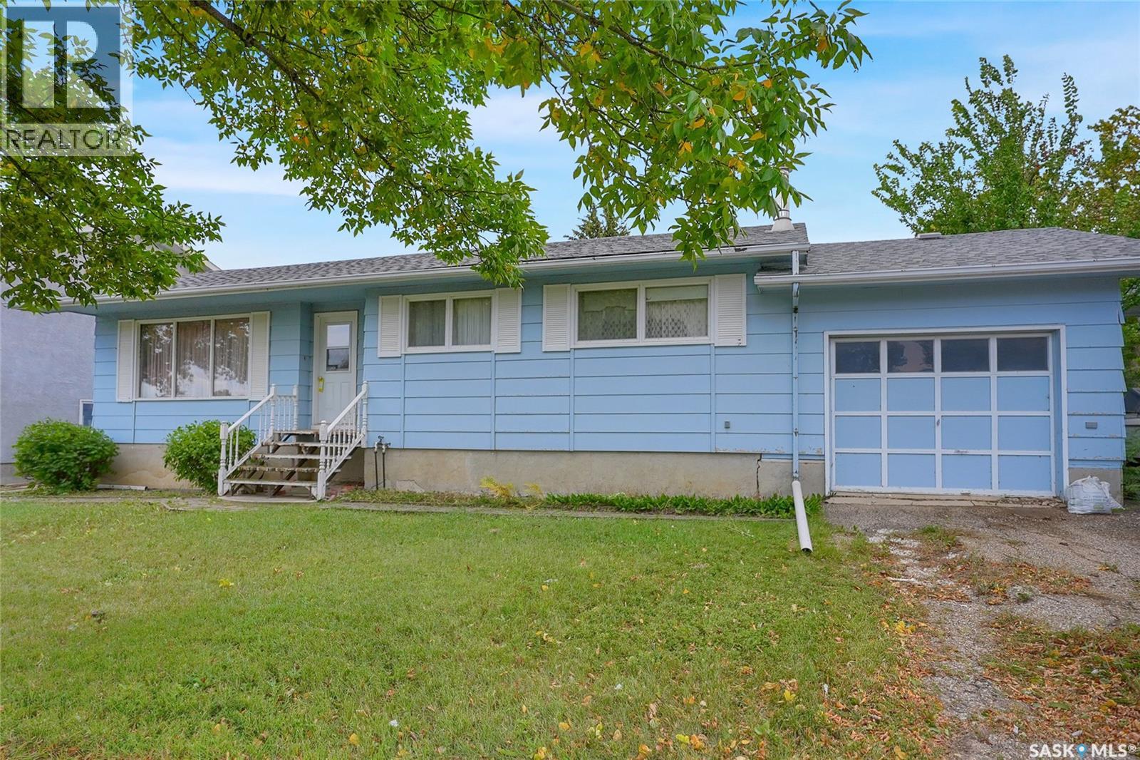 524 6th Avenue E, Assiniboia, Saskatchewan  S0H 0B0 - Photo 3 - SK019396