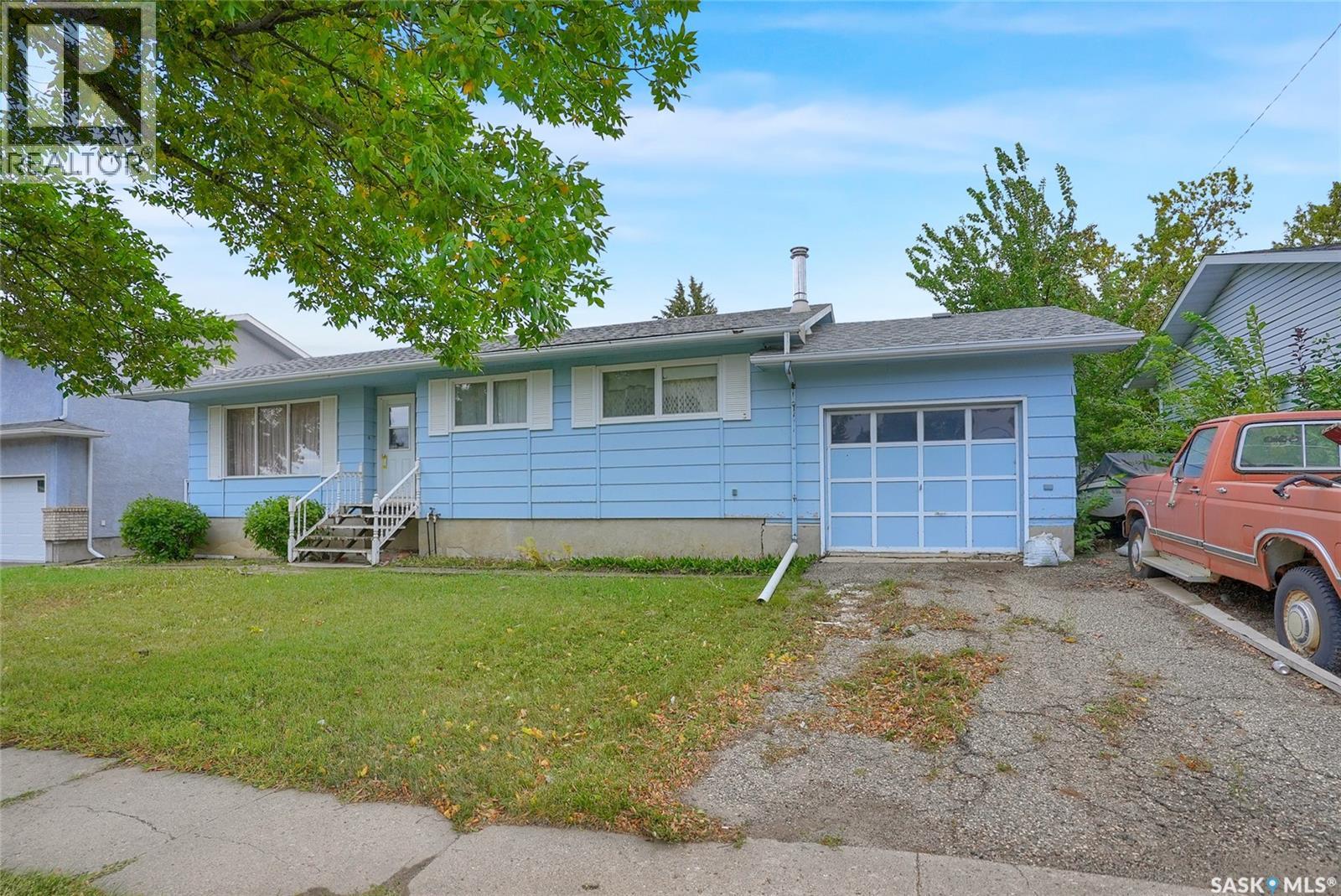 524 6th Avenue E, Assiniboia, Saskatchewan  S0H 0B0 - Photo 4 - SK019396