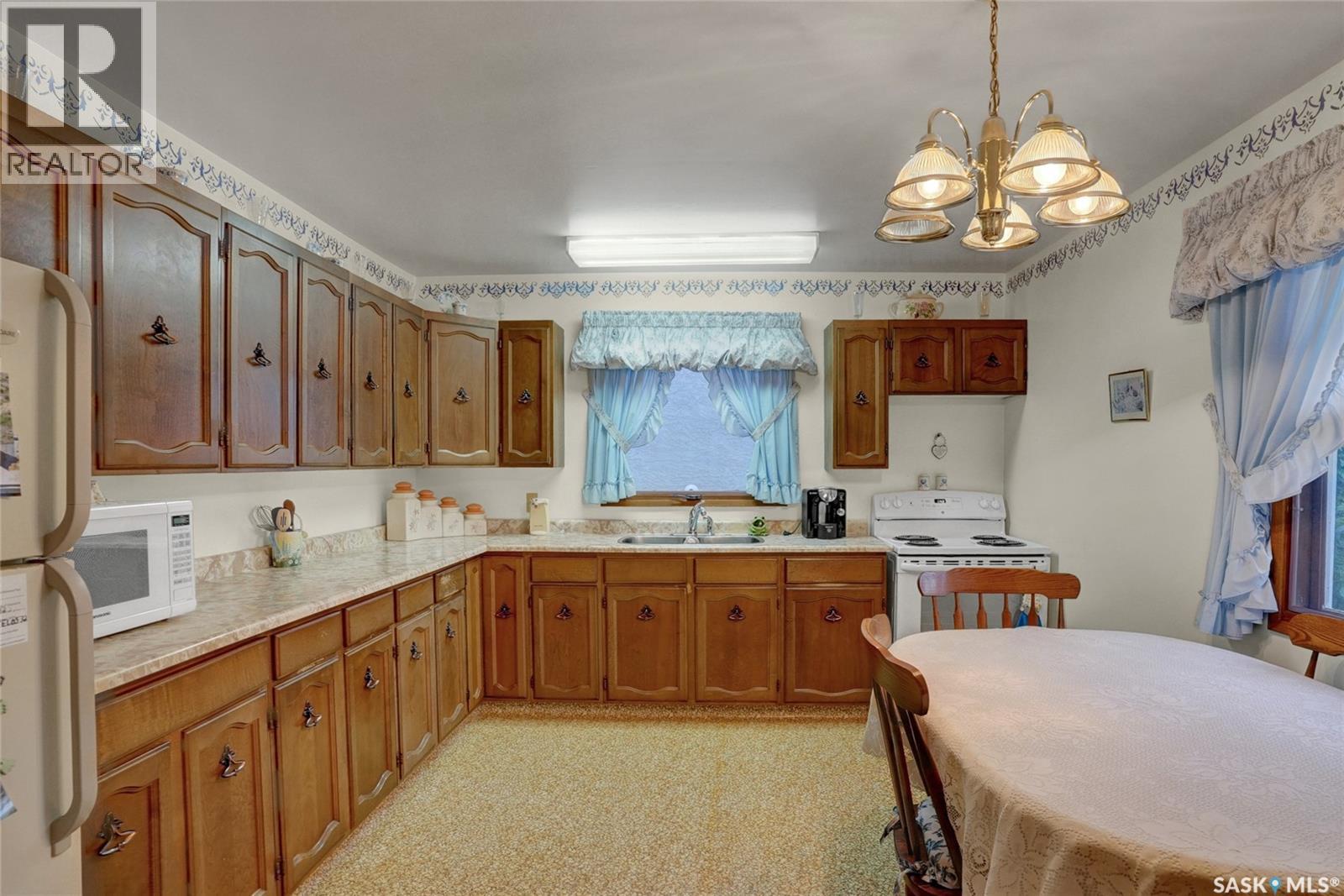 524 6th Avenue E, Assiniboia, Saskatchewan  S0H 0B0 - Photo 8 - SK019396