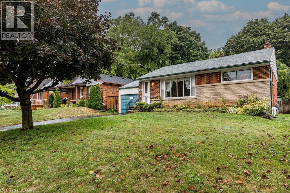 22 DUNNING Court, Dundas, Ontario