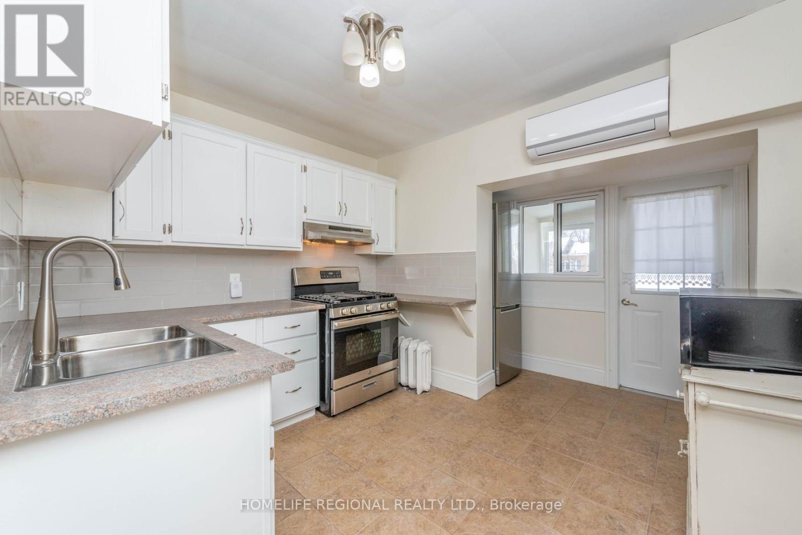200 Roxton Road, Toronto, Ontario  M6J 2Y5 - Photo 16 - C12428462