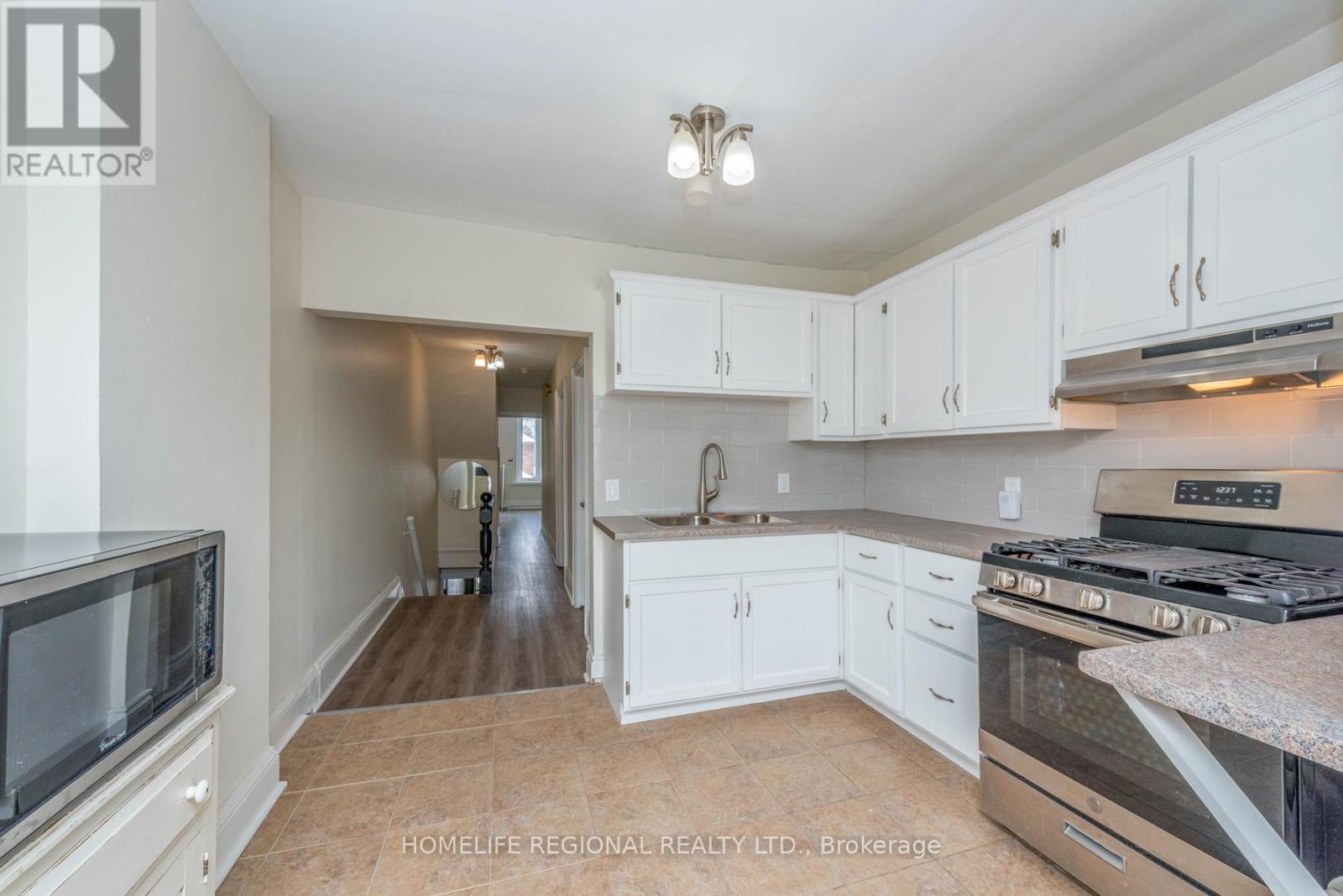 200 Roxton Road, Toronto, Ontario  M6J 2Y5 - Photo 18 - C12428462