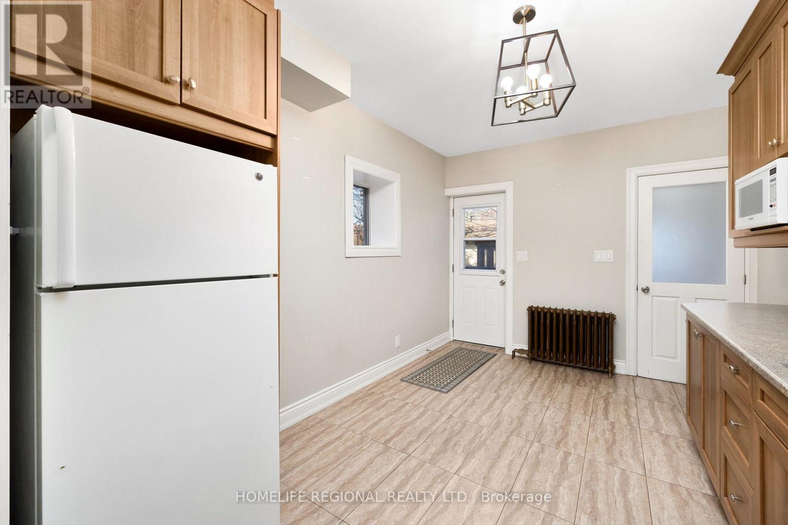 200 Roxton Road, Toronto, Ontario  M6J 2Y5 - Photo 8 - C12428462