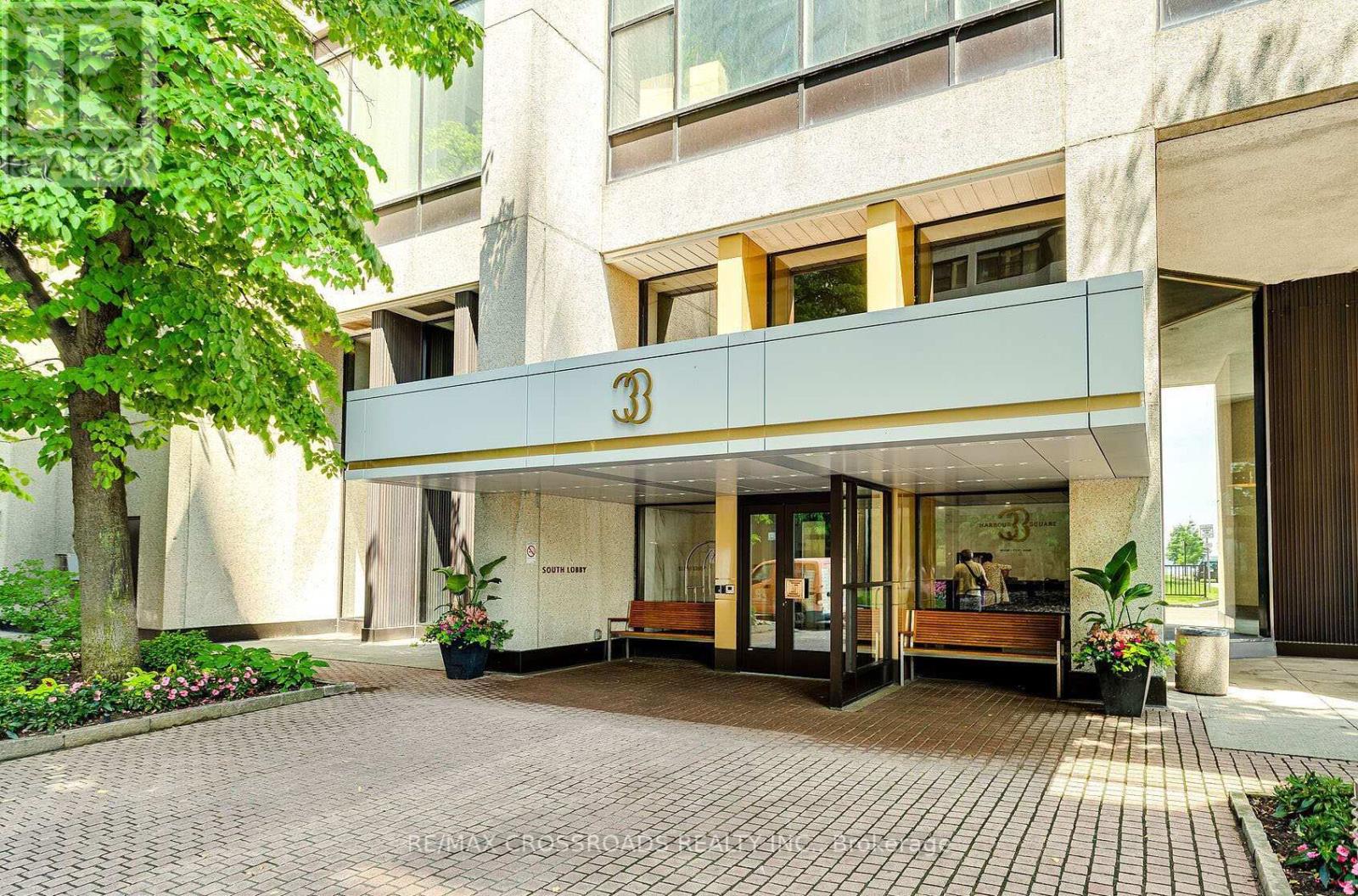 2212 - 33 Harbour Square, Toronto, Ontario  M5J 2G2 - Photo 17 - C12428482