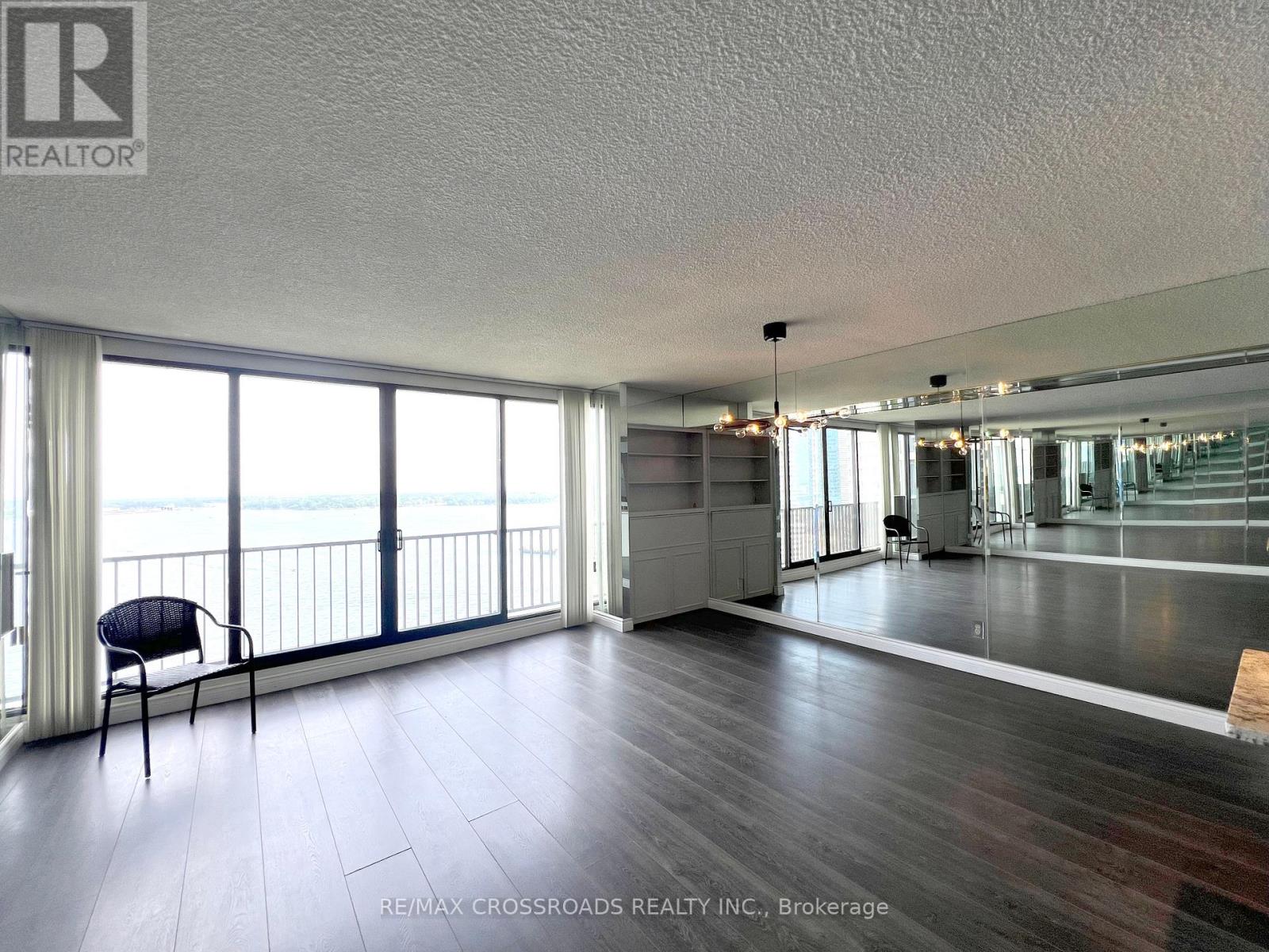 2212 - 33 Harbour Square, Toronto, Ontario  M5J 2G2 - Photo 5 - C12428482