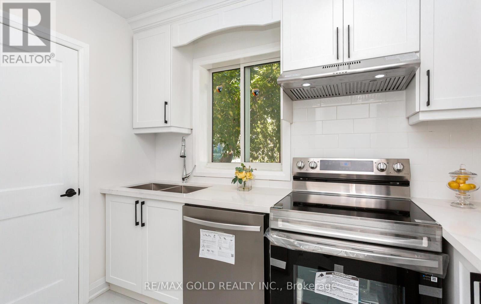 316 Ellerslie Avenue, Toronto, Ontario  M2R 1B7 - Photo 15 - C12428551