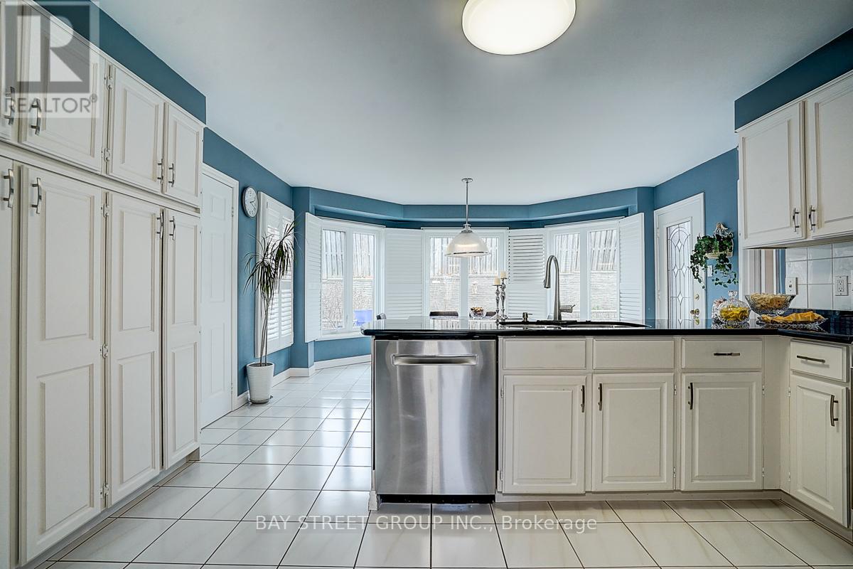 354 Rouge Hill Court, Pickering, Ontario  L1V 6L5 - Photo 12 - E12428469
