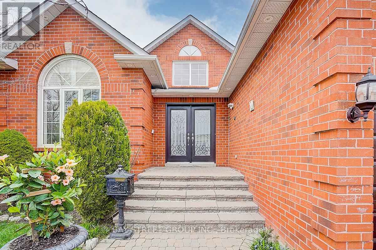 354 Rouge Hill Court, Pickering, Ontario  L1V 6L5 - Photo 4 - E12428469