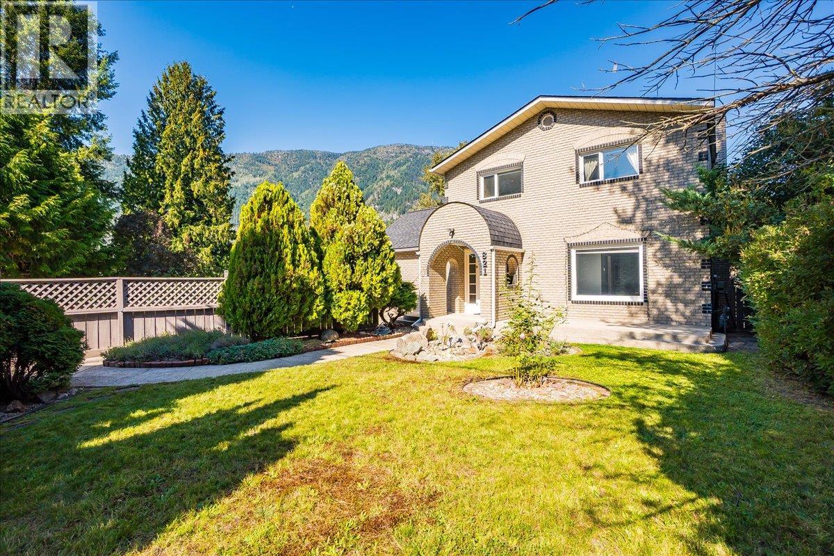 821 Gordon Street, Nelson, British Columbia