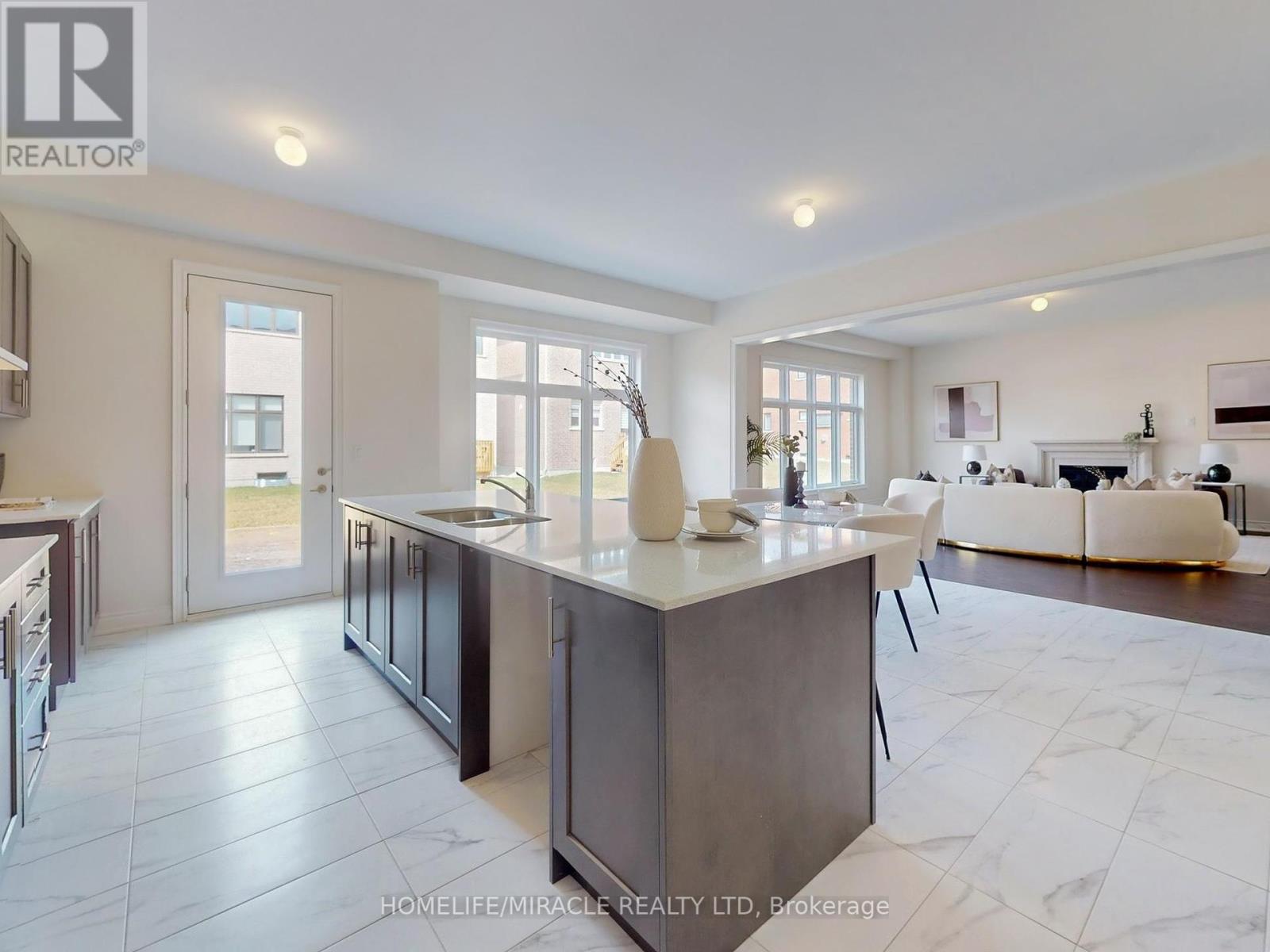 25 Joiner Circle, Whitchurch-Stouffville, Ontario  L4A 4W9 - Photo 16 - N12428431