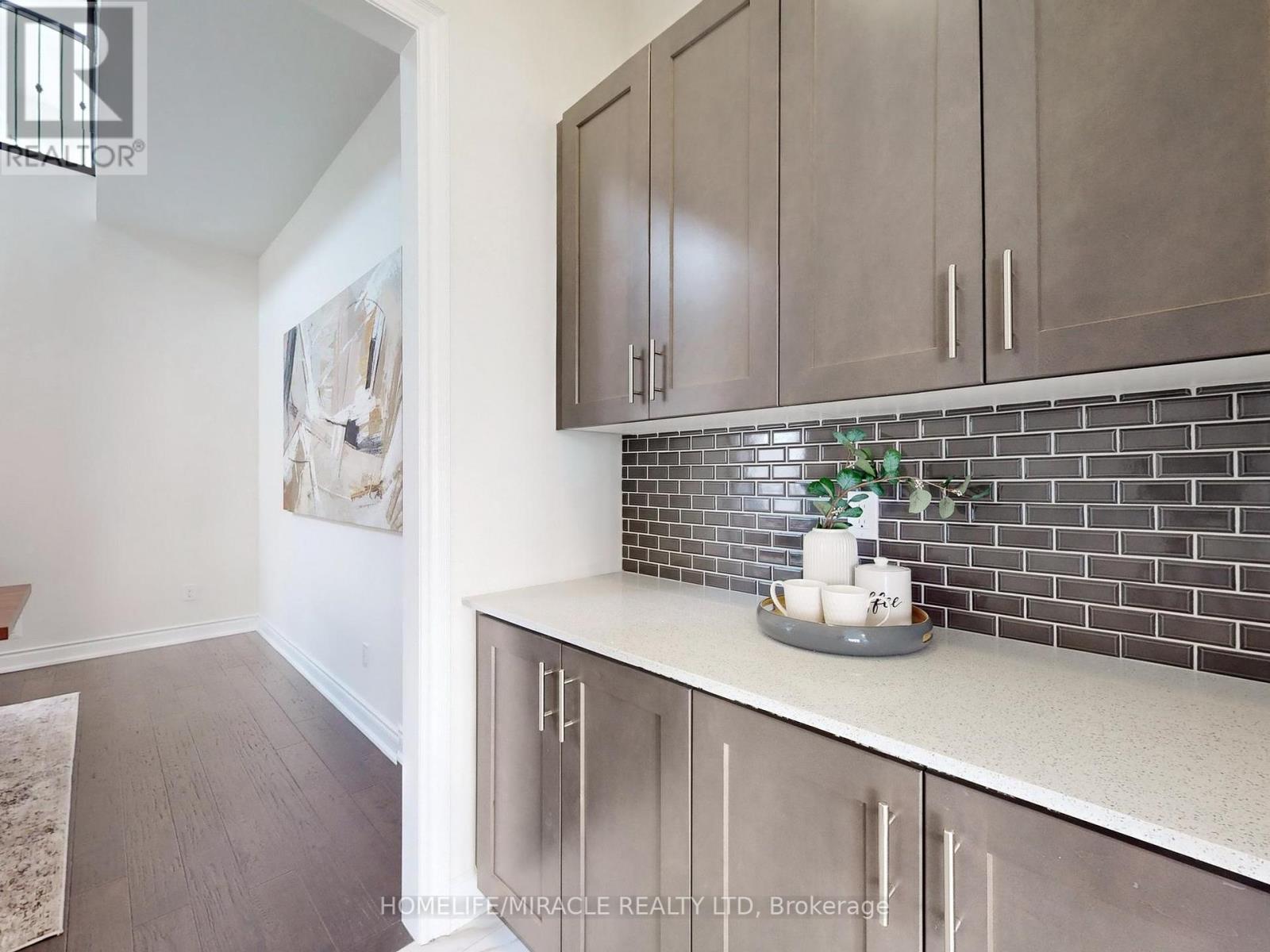 25 Joiner Circle, Whitchurch-Stouffville, Ontario  L4A 4W9 - Photo 20 - N12428431