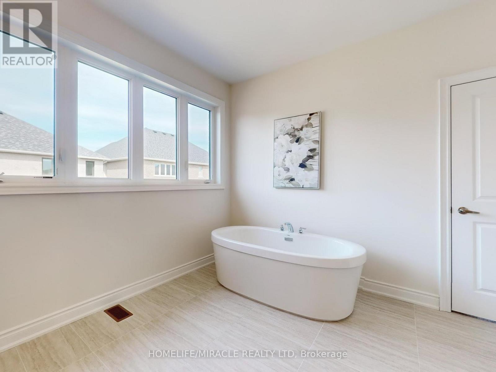 25 Joiner Circle, Whitchurch-Stouffville, Ontario  L4A 4W9 - Photo 32 - N12428431
