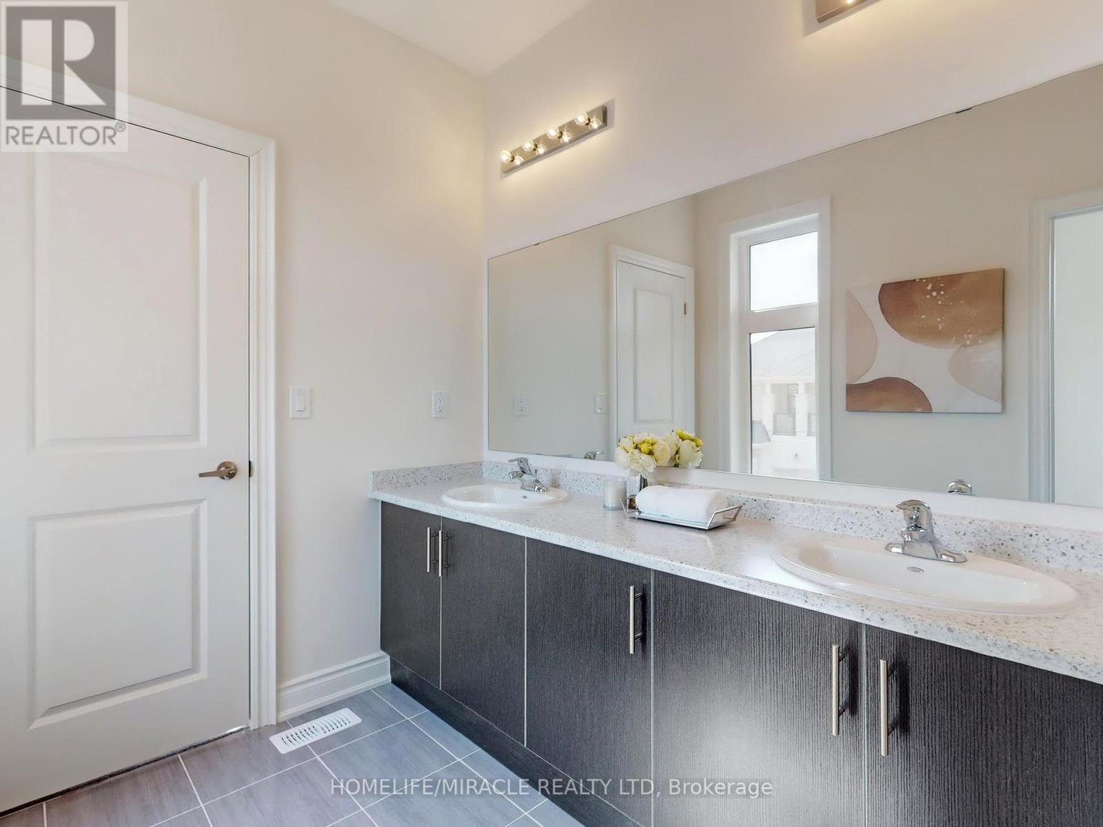 25 Joiner Circle, Whitchurch-Stouffville, Ontario  L4A 4W9 - Photo 47 - N12428431